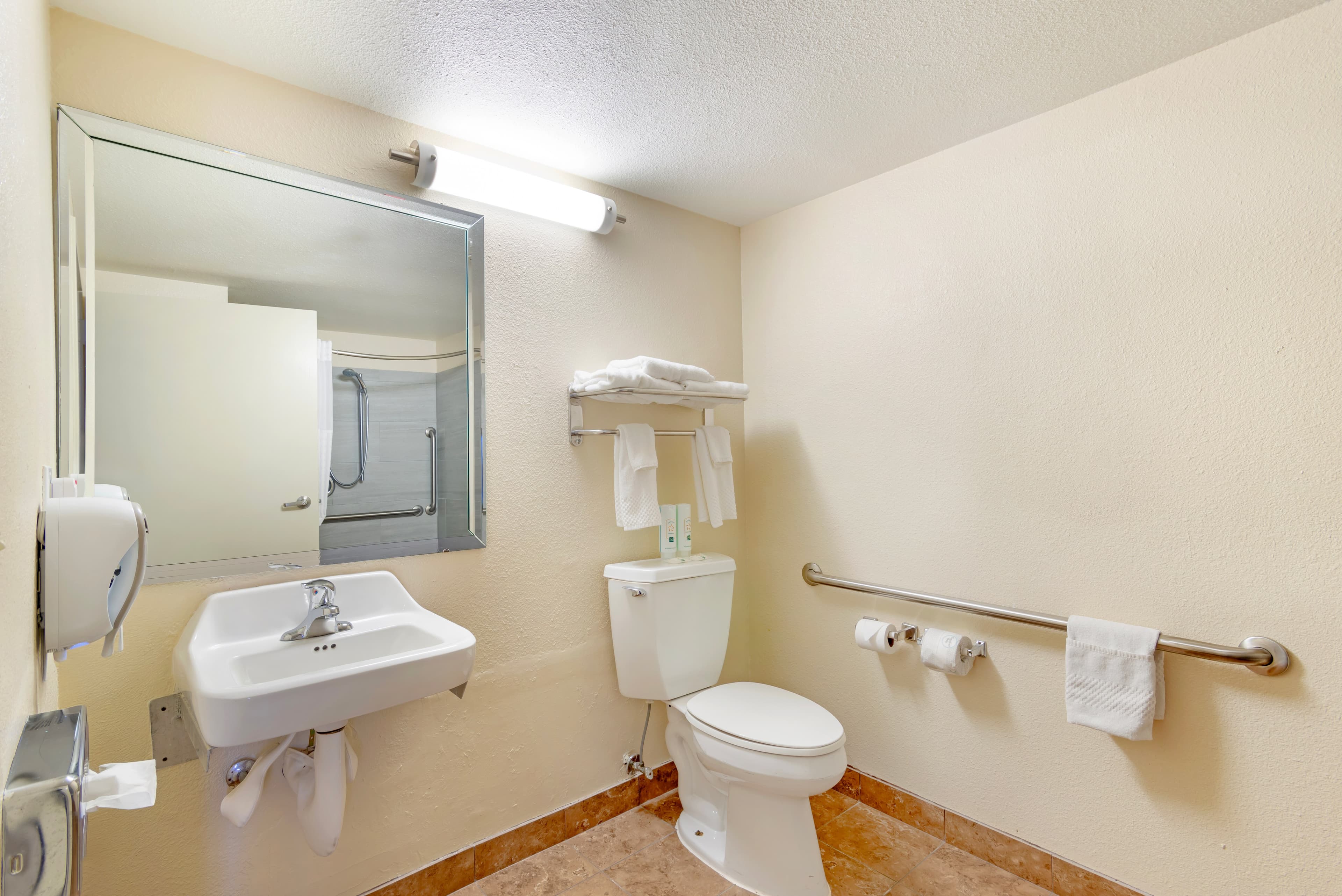 Quality Inn Valley - West Point - Image 2
