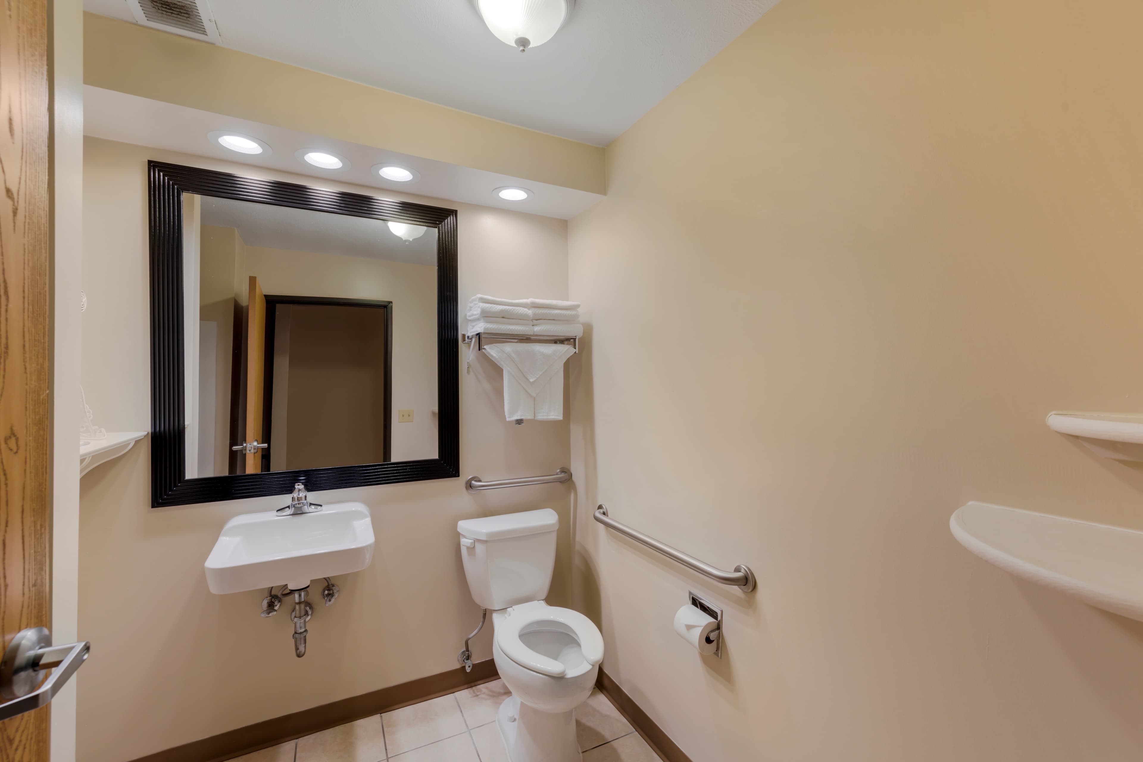 Quality Inn Hamilton - Image 5