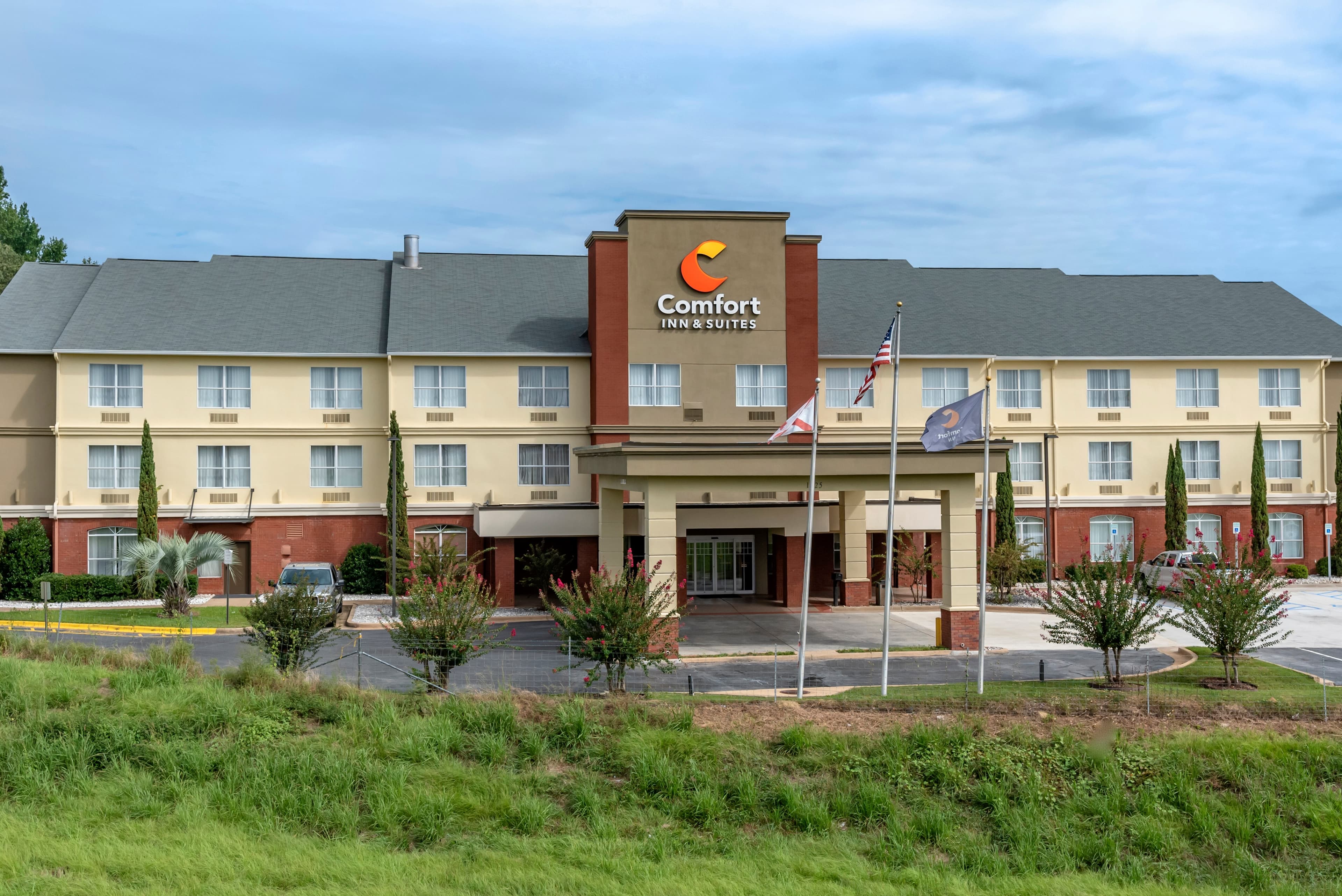 Comfort Inn & Suites Millbrook-Prattville - Image 1