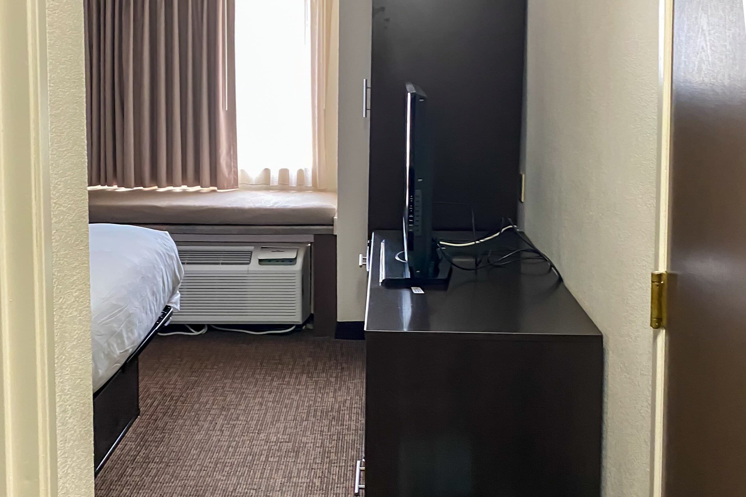 Sleep Inn & Suites Decatur West - Image 3