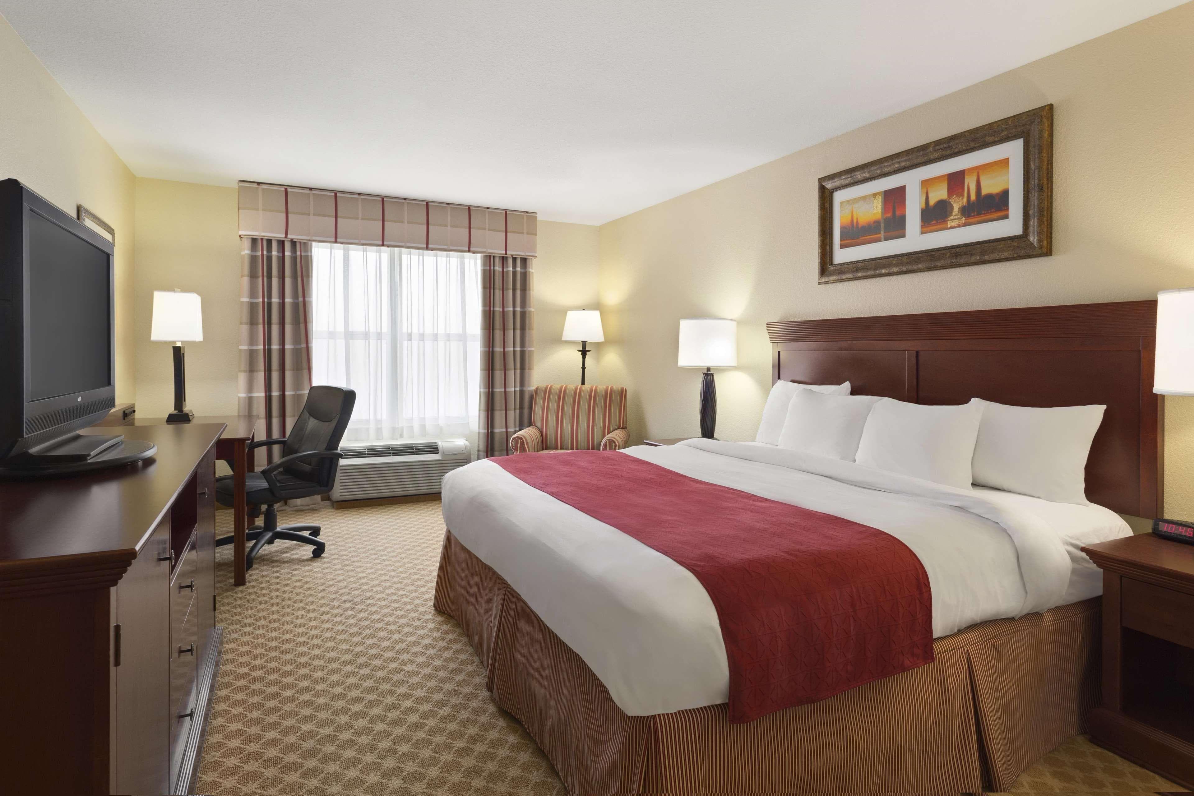 Comfort Inn & Suites Dothan Northside Plaza - Image 2