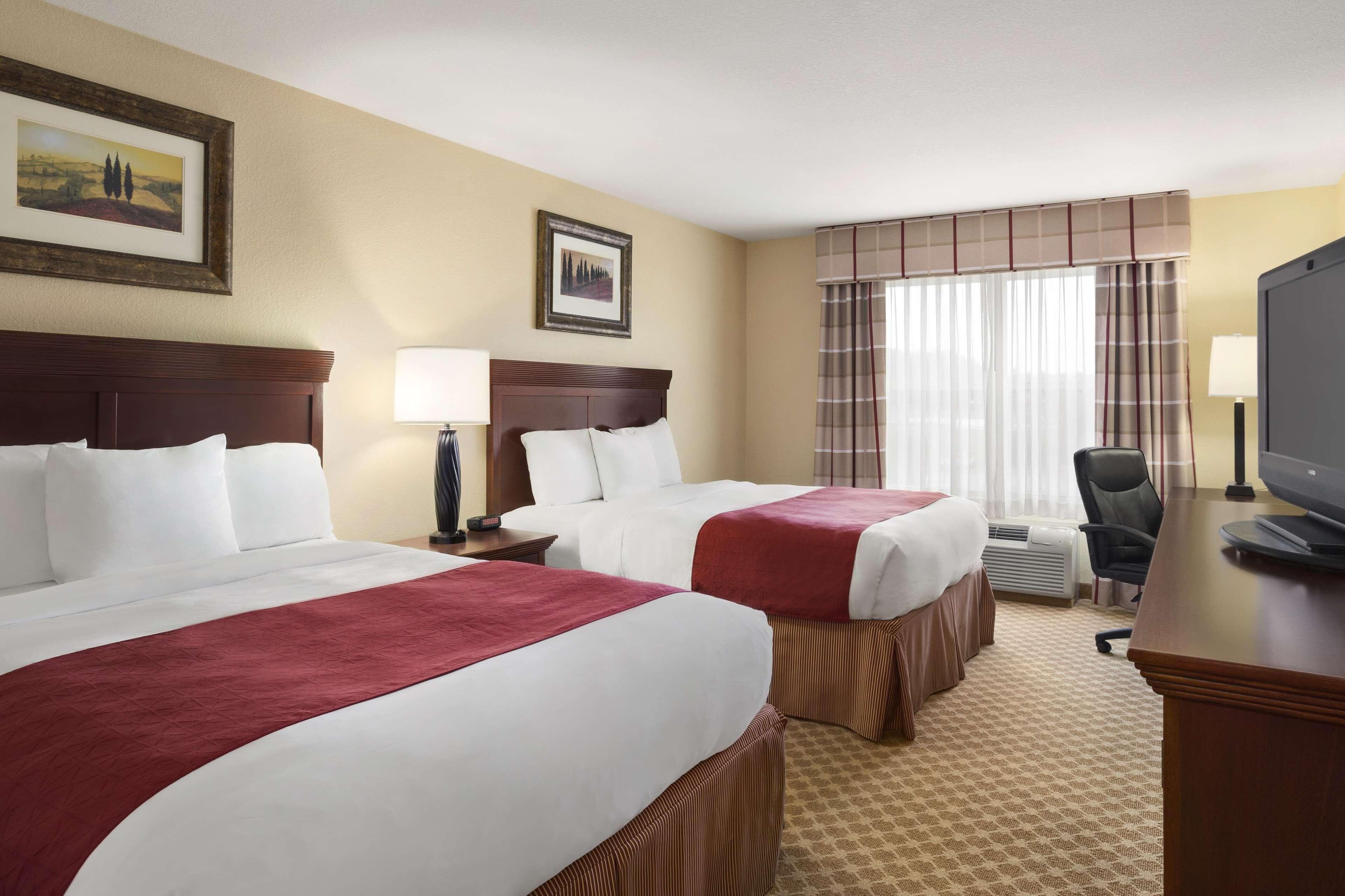 Comfort Inn & Suites Dothan Northside Plaza — 8