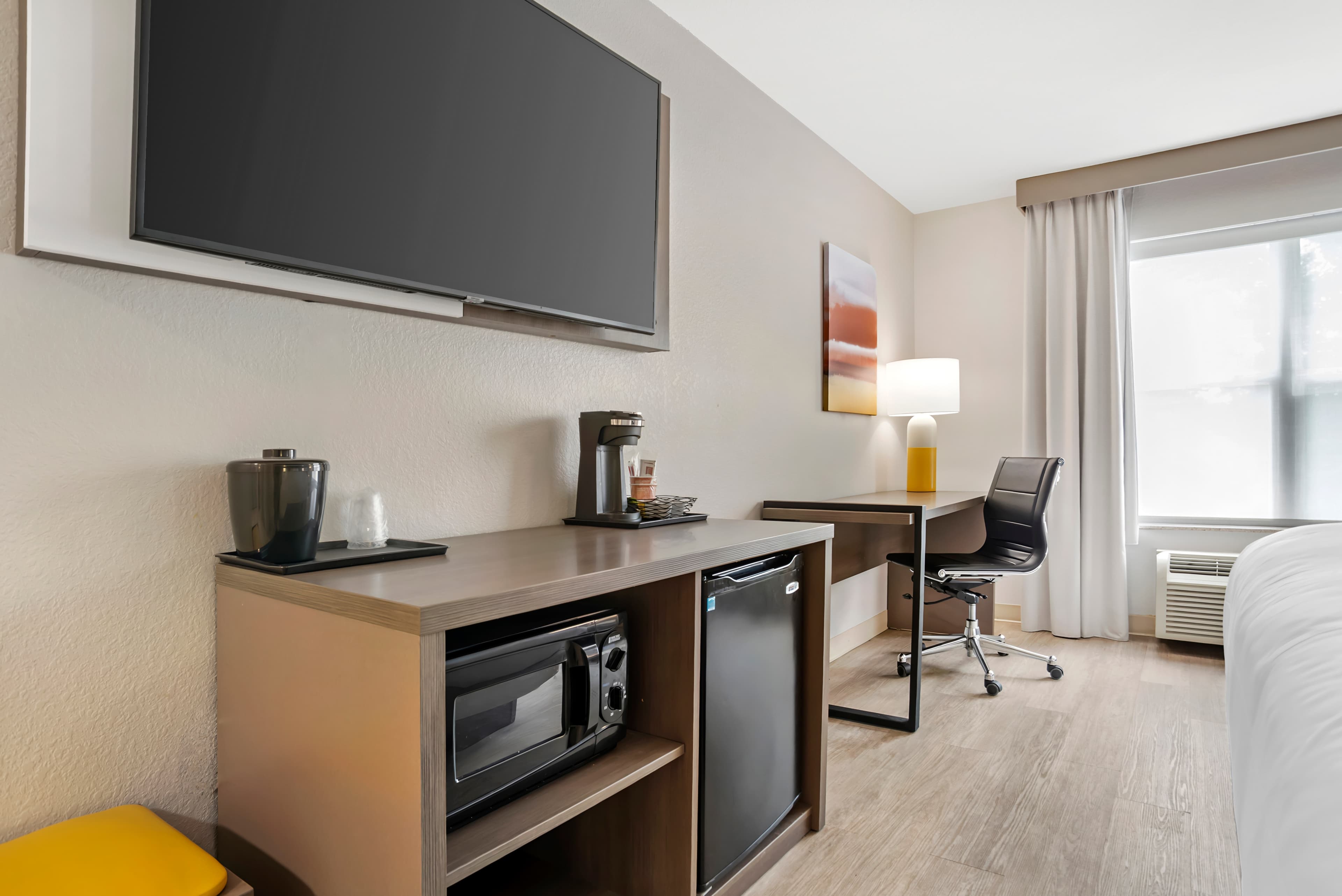 Comfort Inn & Suites Dothan Northside Plaza - Image 4