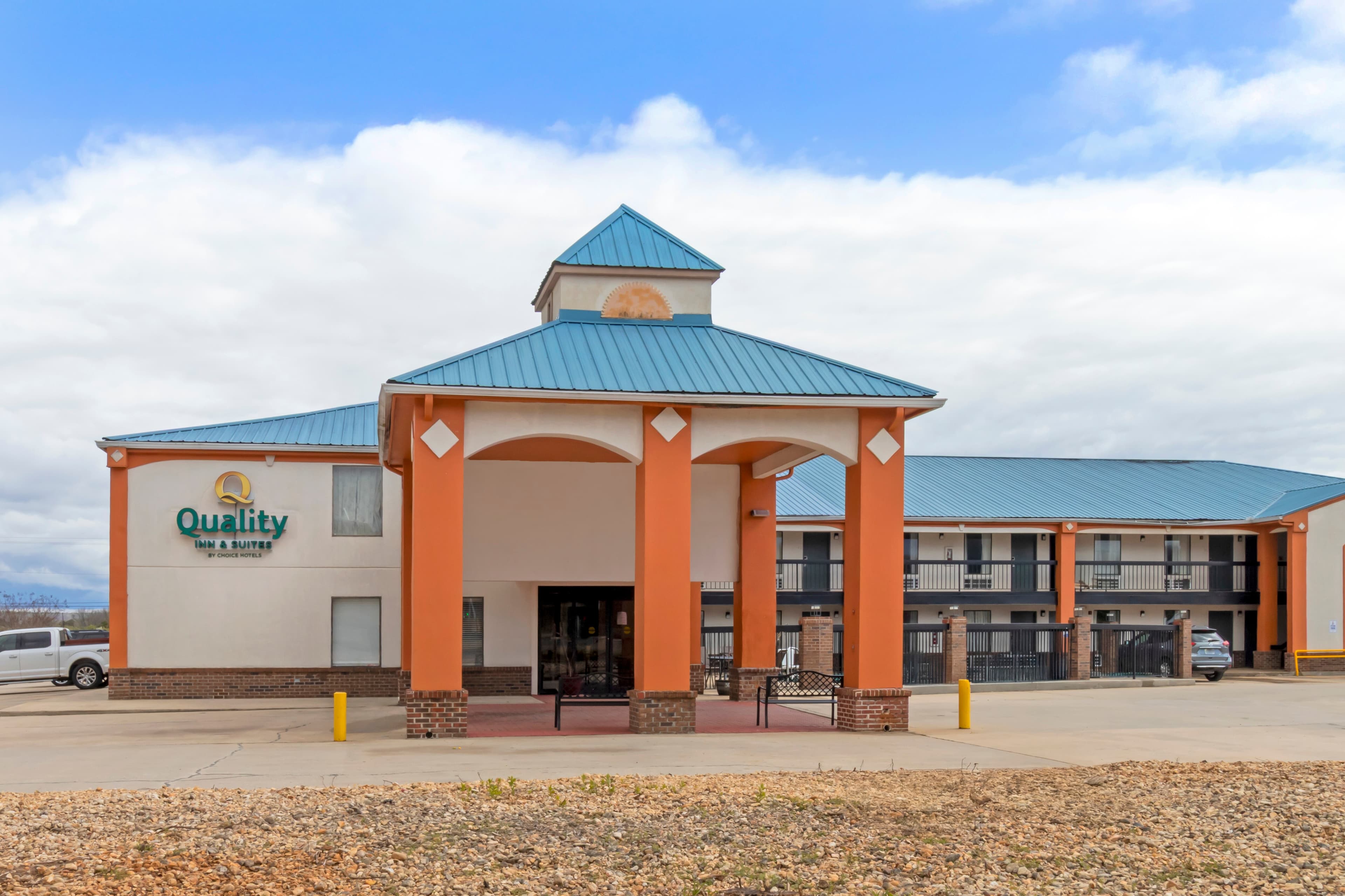 Quality Inn & Suites Decatur - Priceville I-65 - Image 1