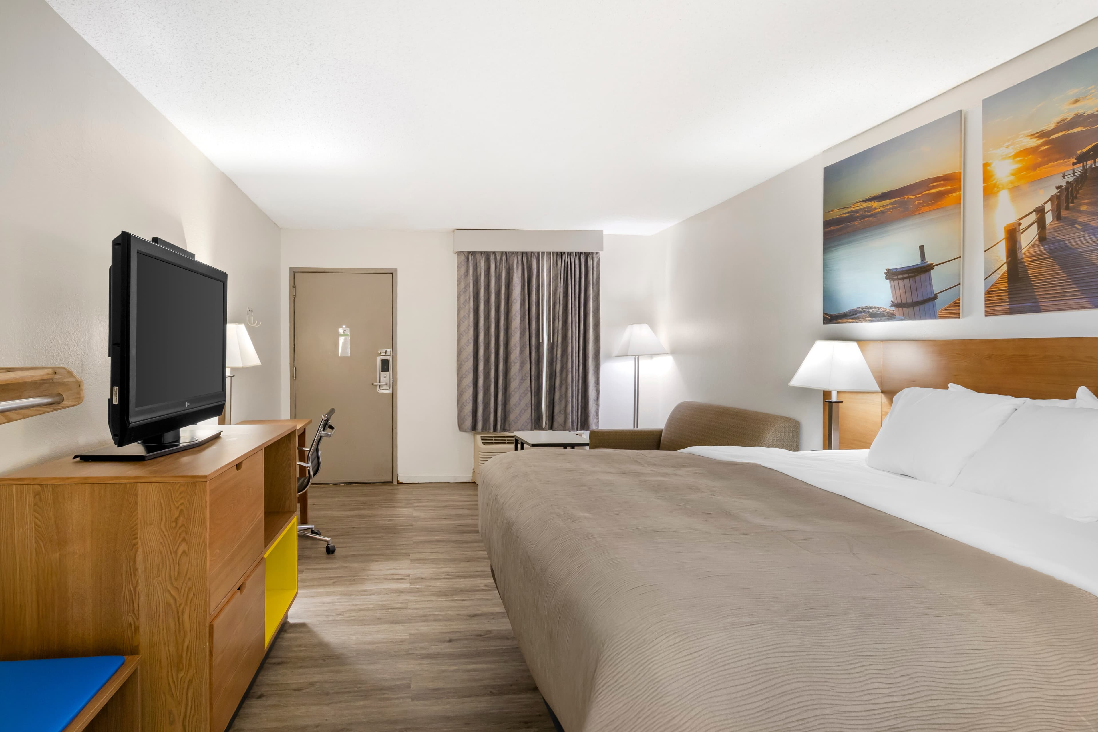 Quality Inn & Suites Decatur - Priceville I-65 - Image 3