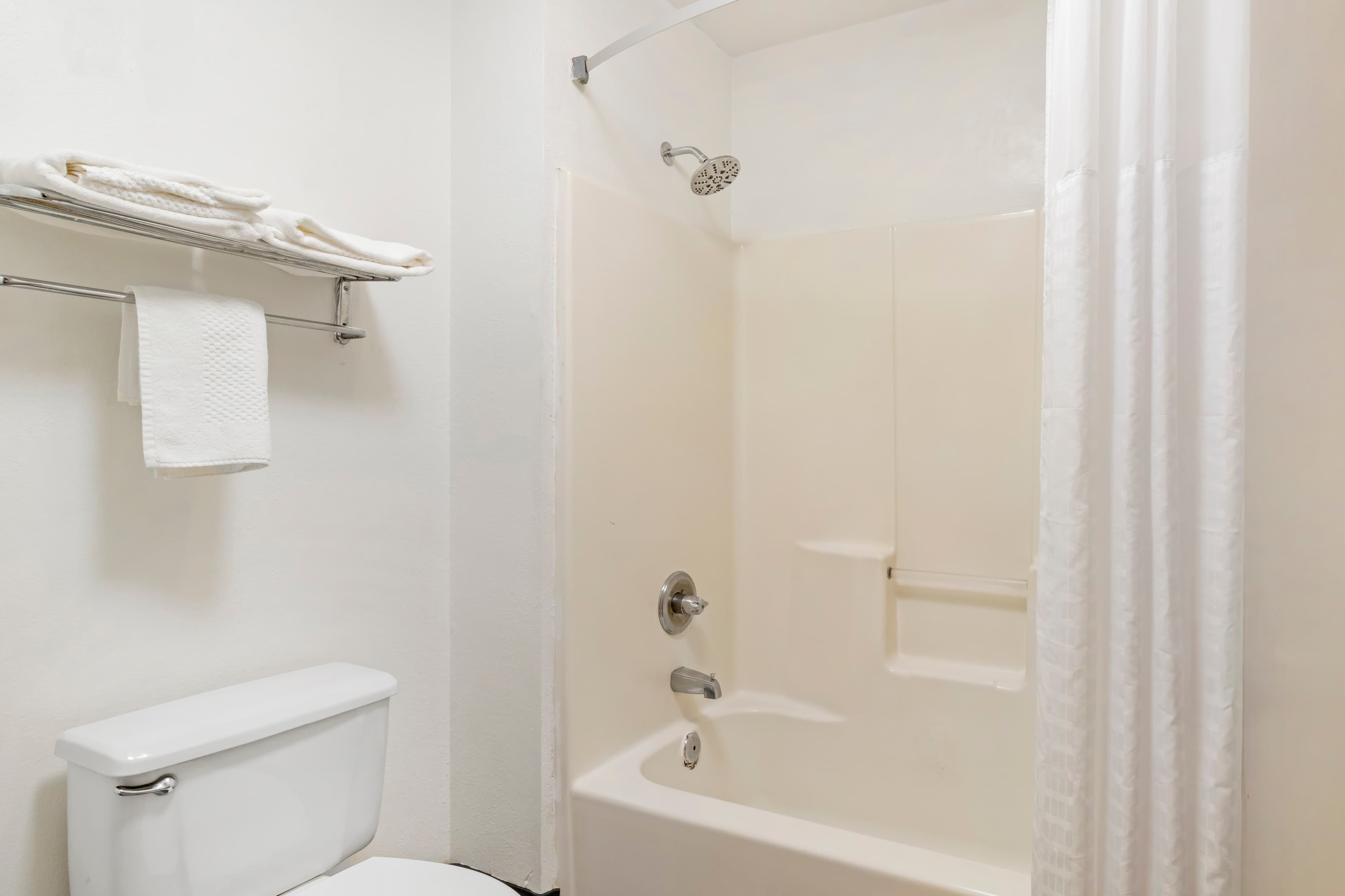 Quality Inn & Suites Decatur - Priceville I-65 — 24