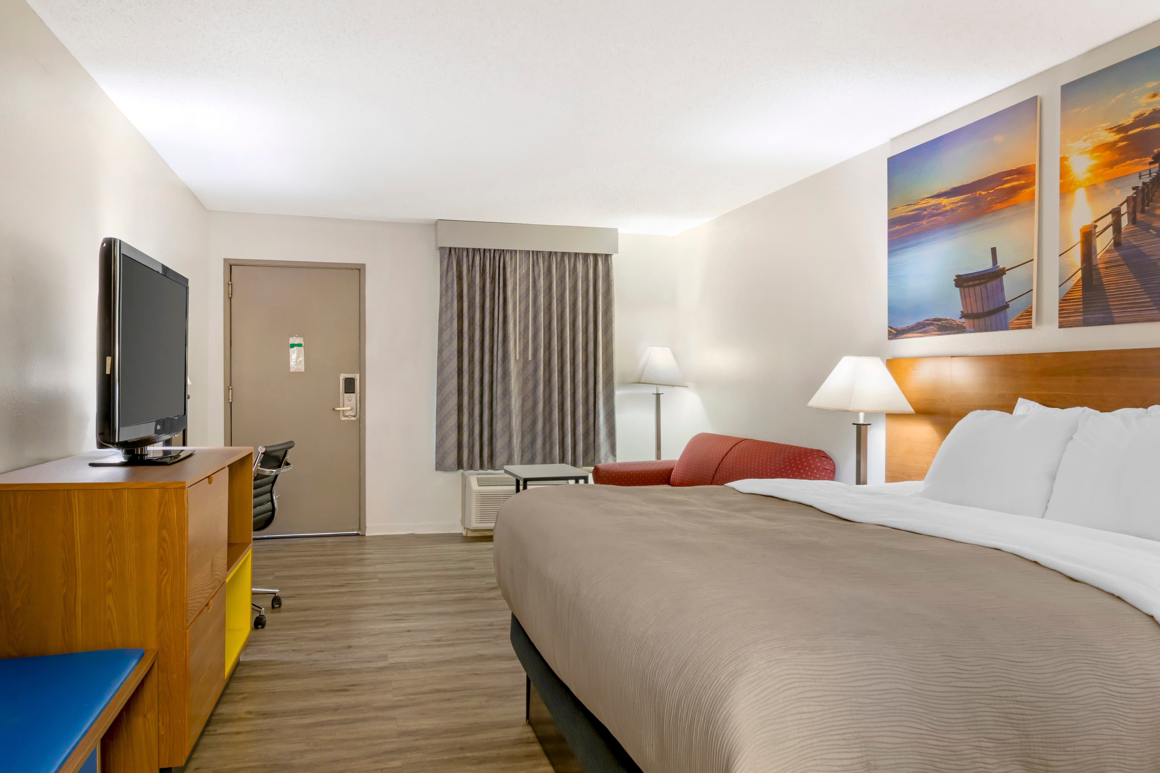 Quality Inn & Suites Decatur - Priceville I-65 — 17
