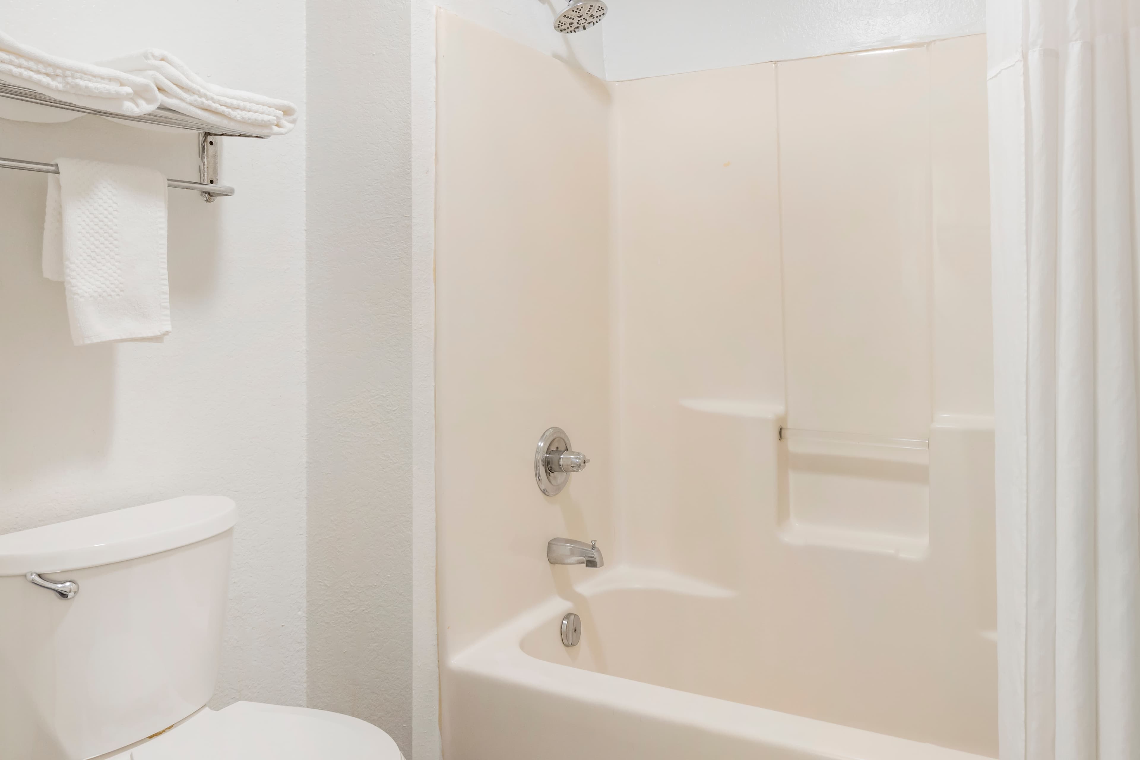 Quality Inn & Suites Decatur - Priceville I-65 — 28