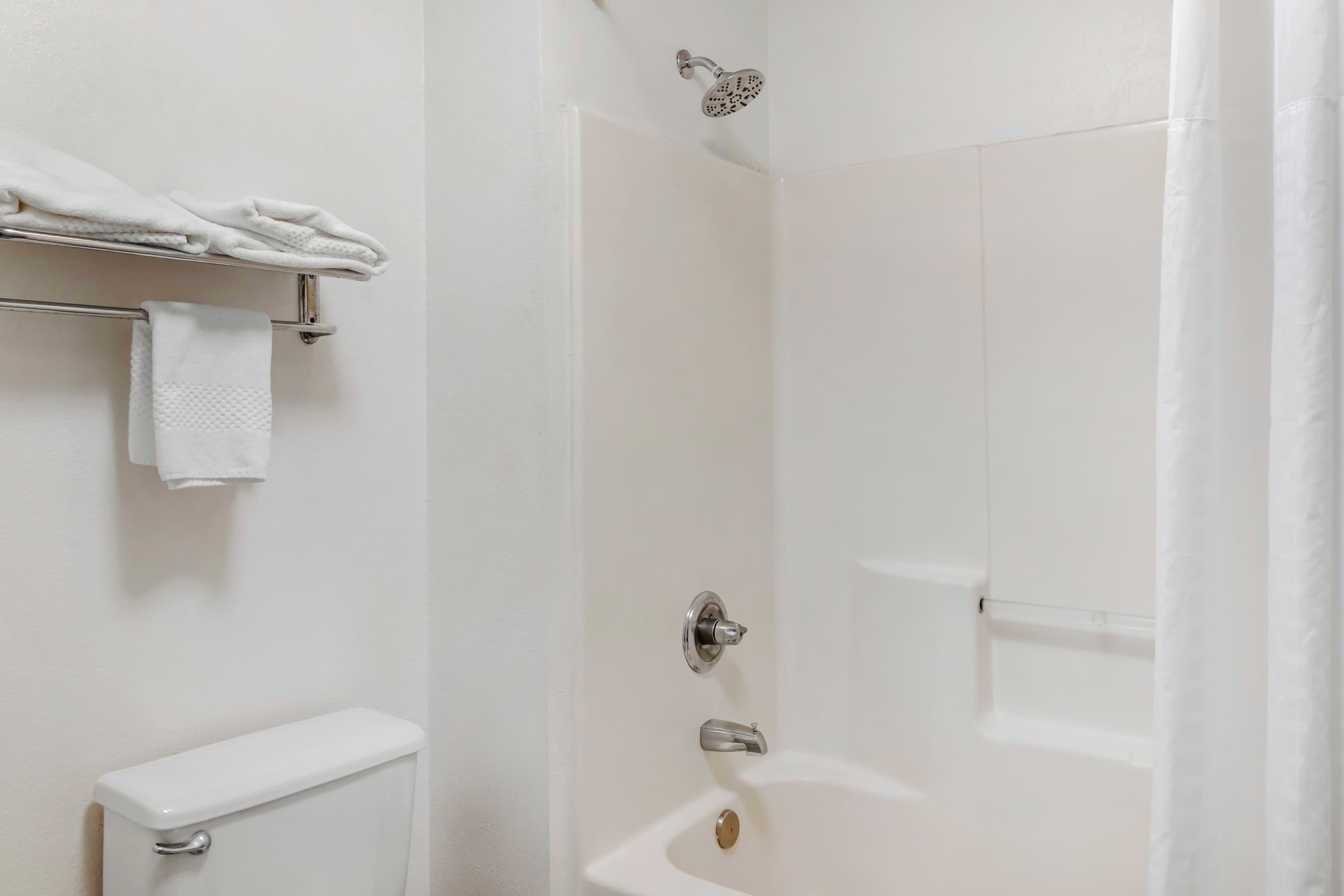 Quality Inn & Suites Decatur - Priceville I-65 — 44