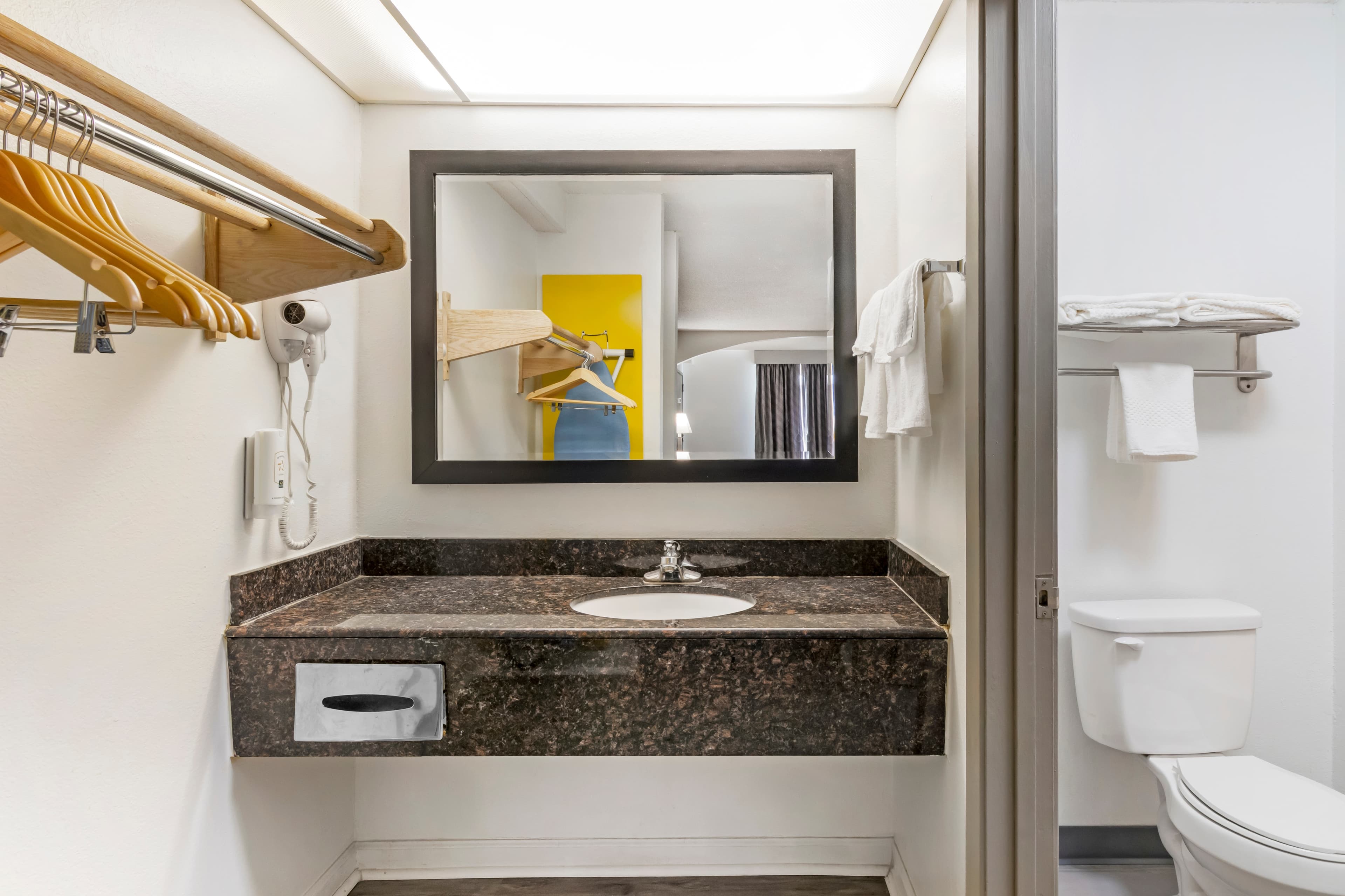 Quality Inn & Suites Decatur - Priceville I-65 — 48