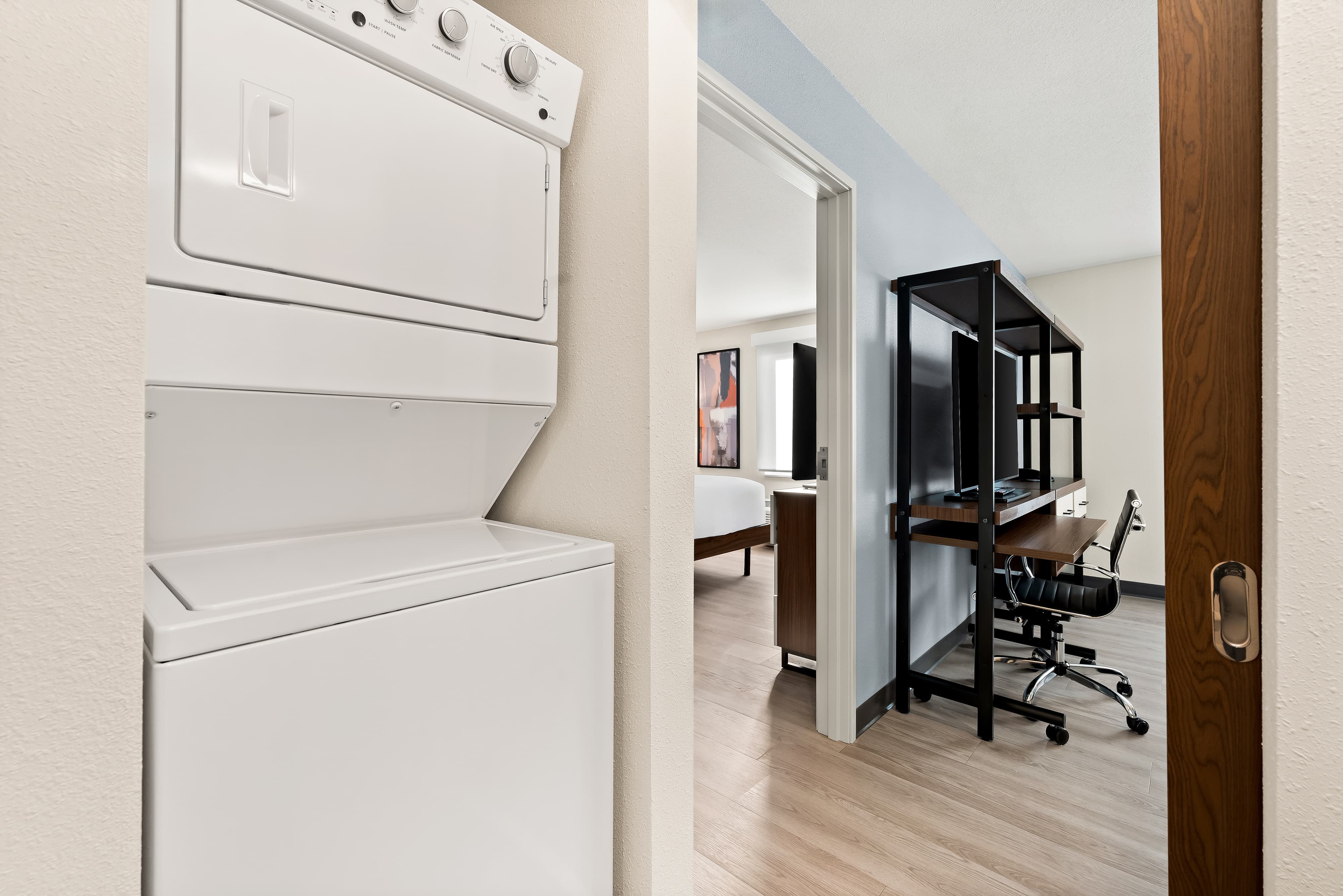 Everhome Suites Huntsville - Research Park — 37