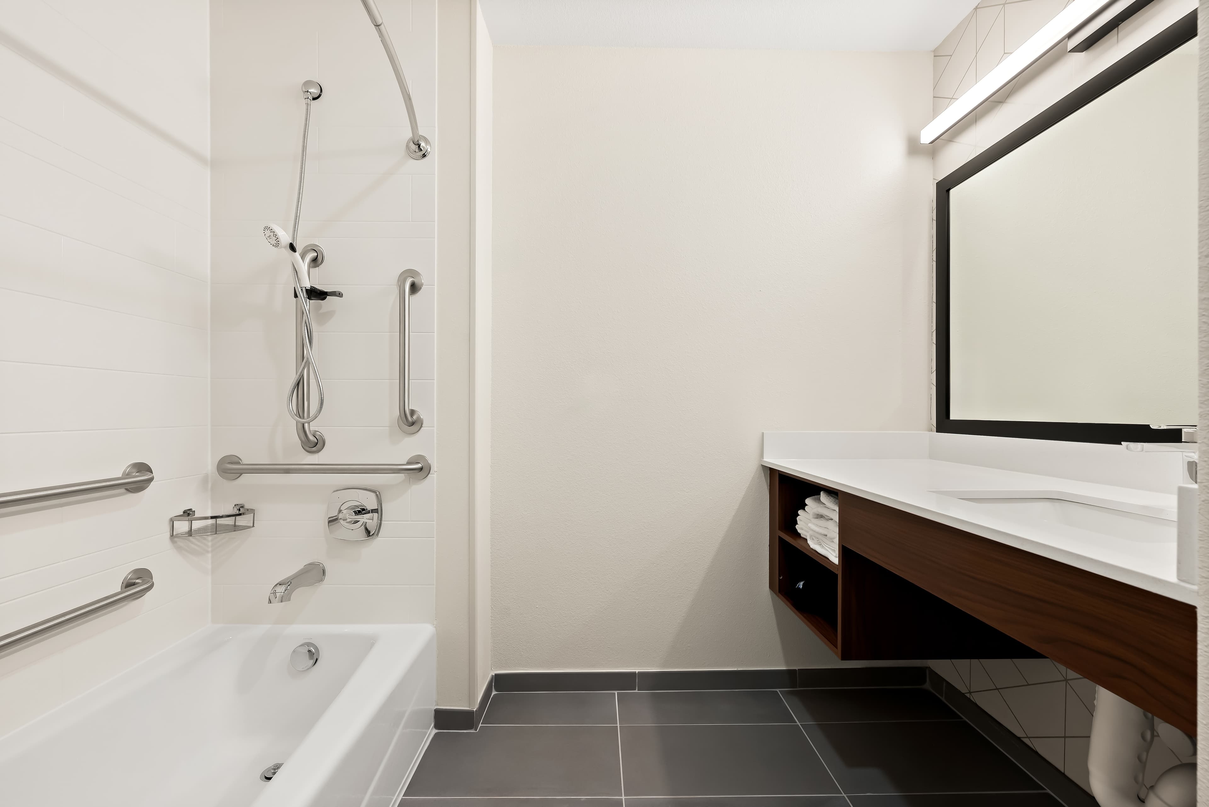 Everhome Suites Huntsville - Research Park — 11