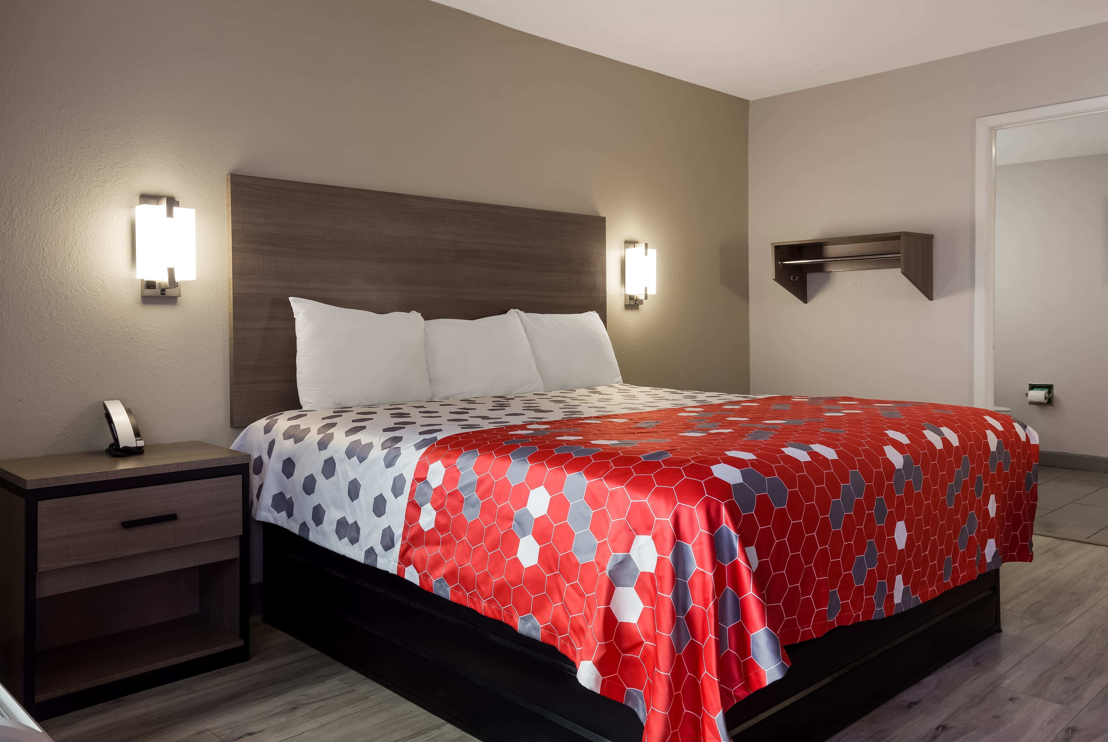 Econo Lodge Mobile Airport Blvd. — 7