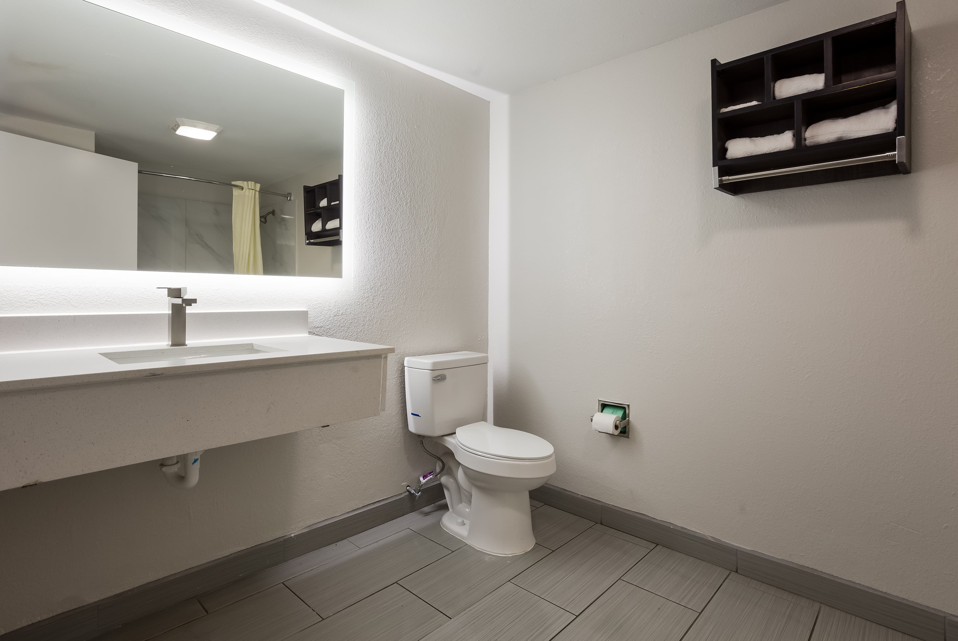Econo Lodge Mobile Airport Blvd. — 10