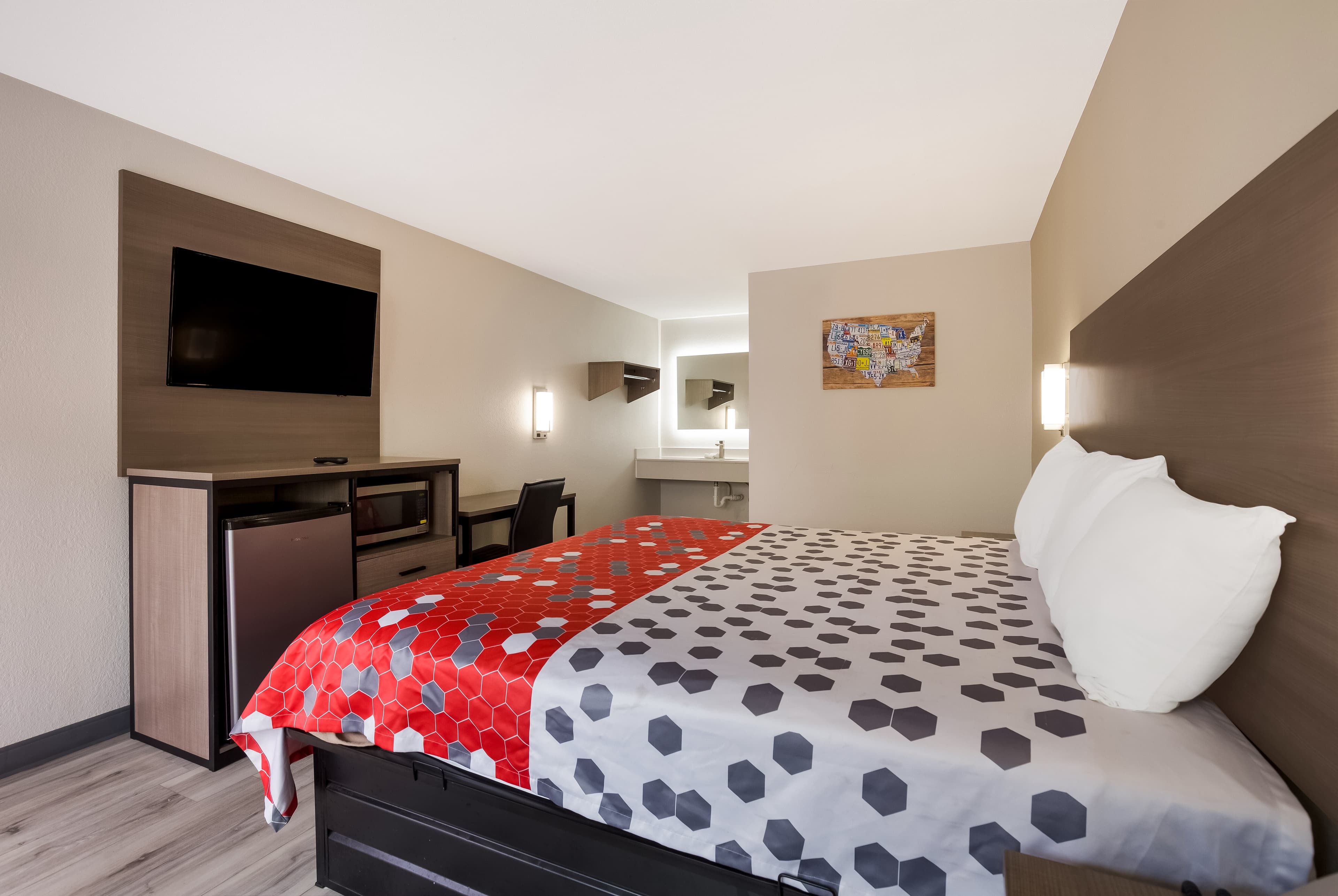 Econo Lodge Mobile Airport Blvd. - Image 2