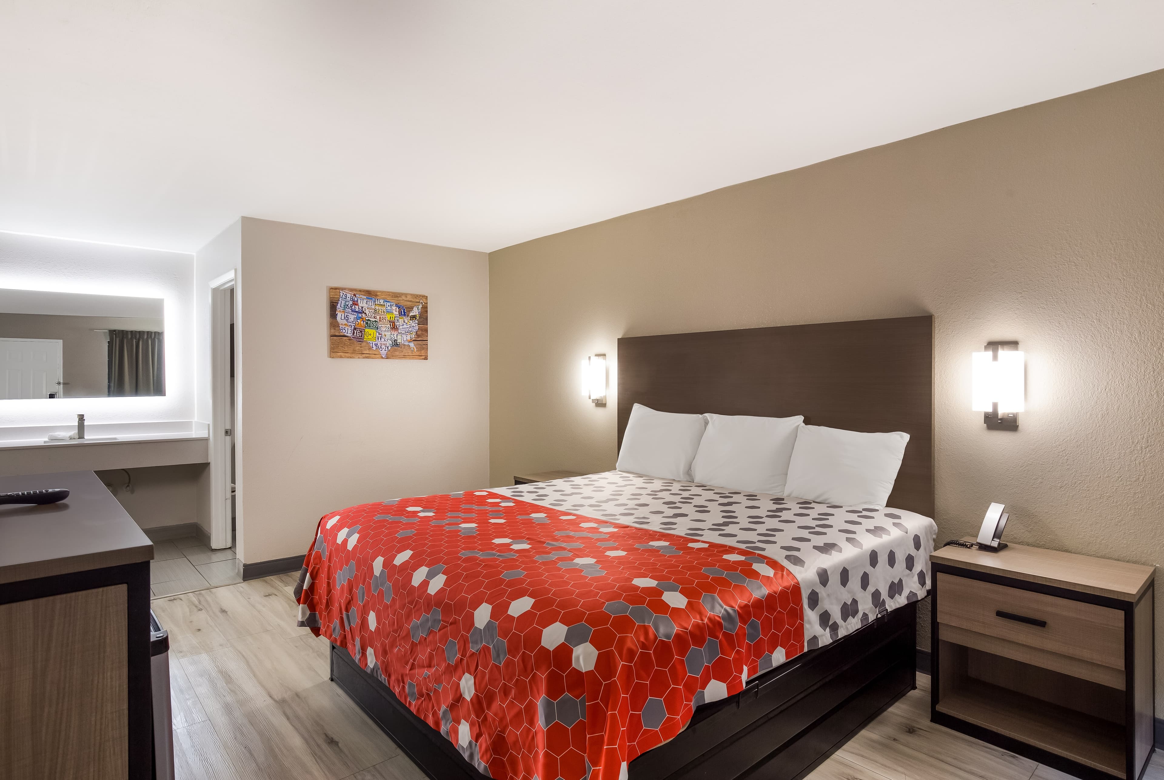 Econo Lodge Mobile Airport Blvd. - Image 3