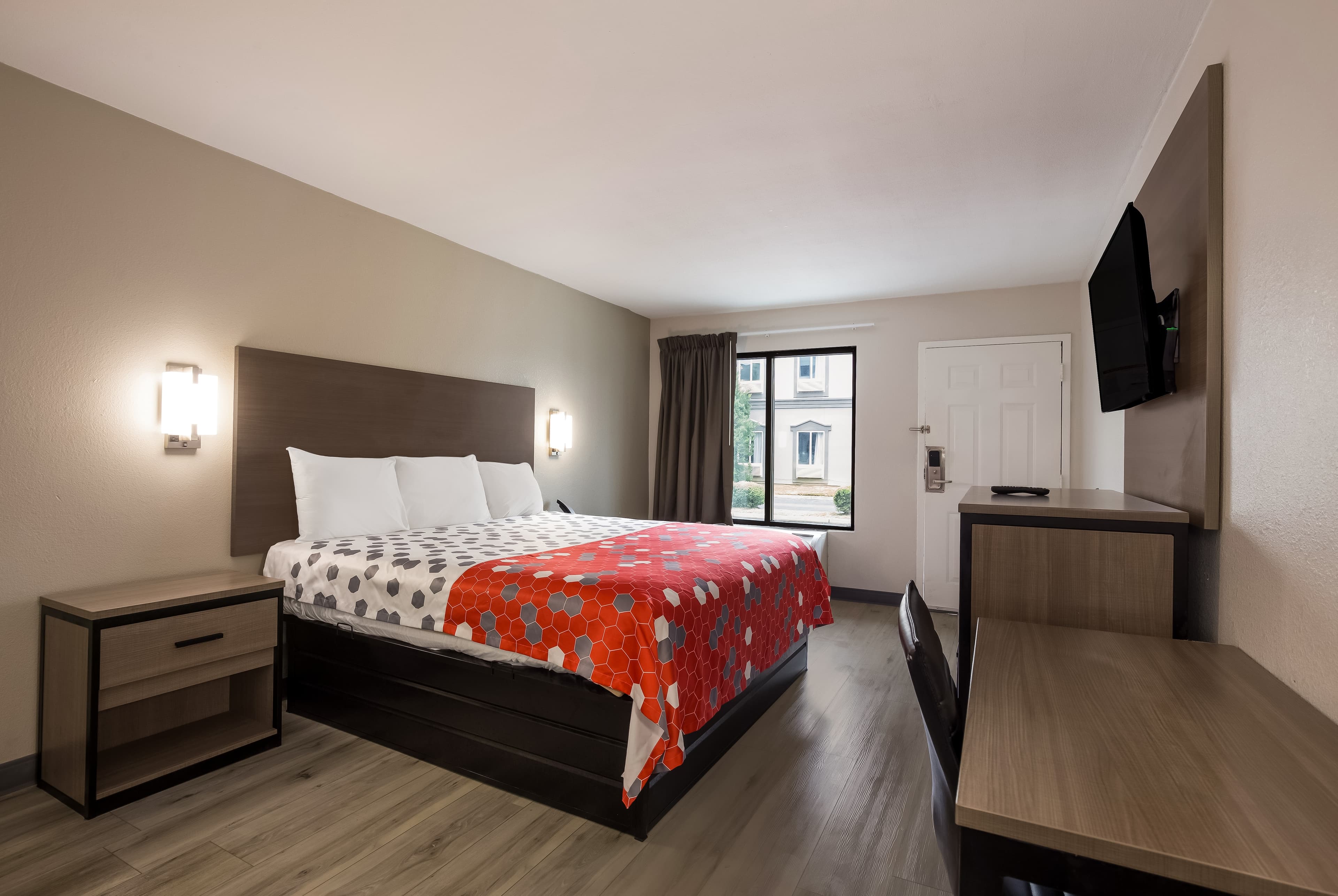 Econo Lodge Mobile Airport Blvd. - Image 4