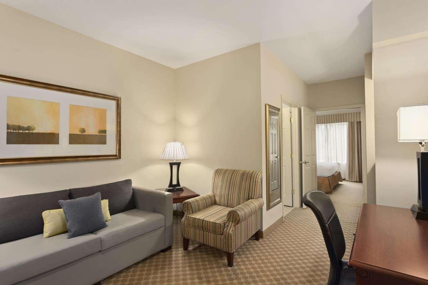 Country Inn & Suites by Radisson, Saraland, AL - Image 4