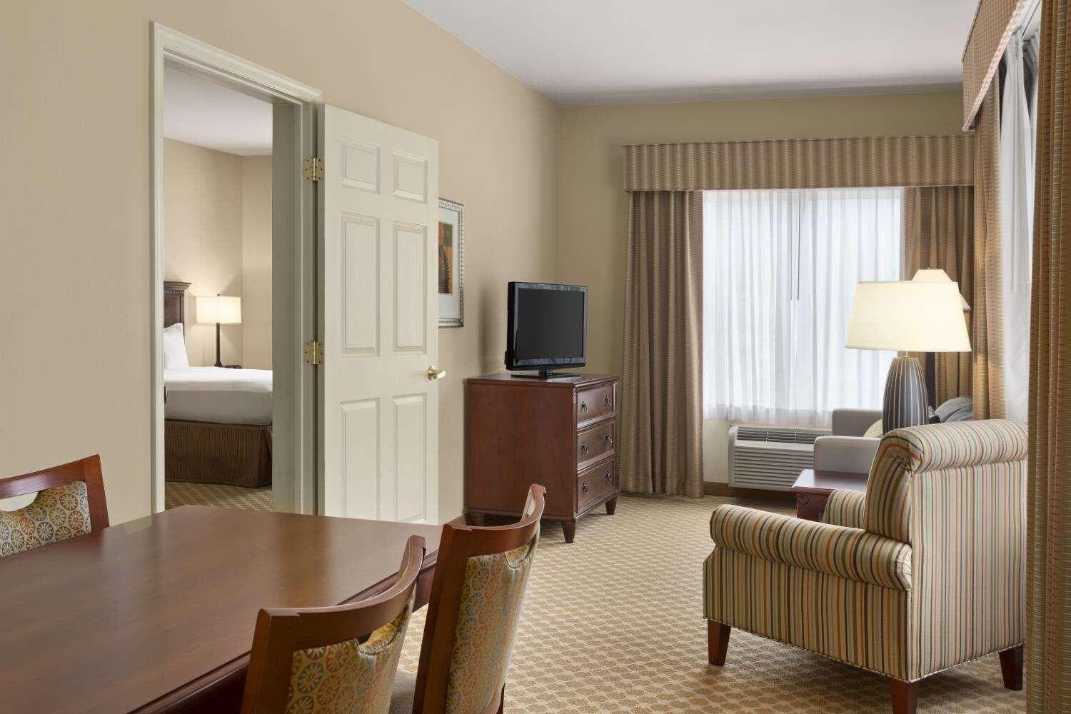 Country Inn & Suites by Radisson, Saraland, AL - Image 5
