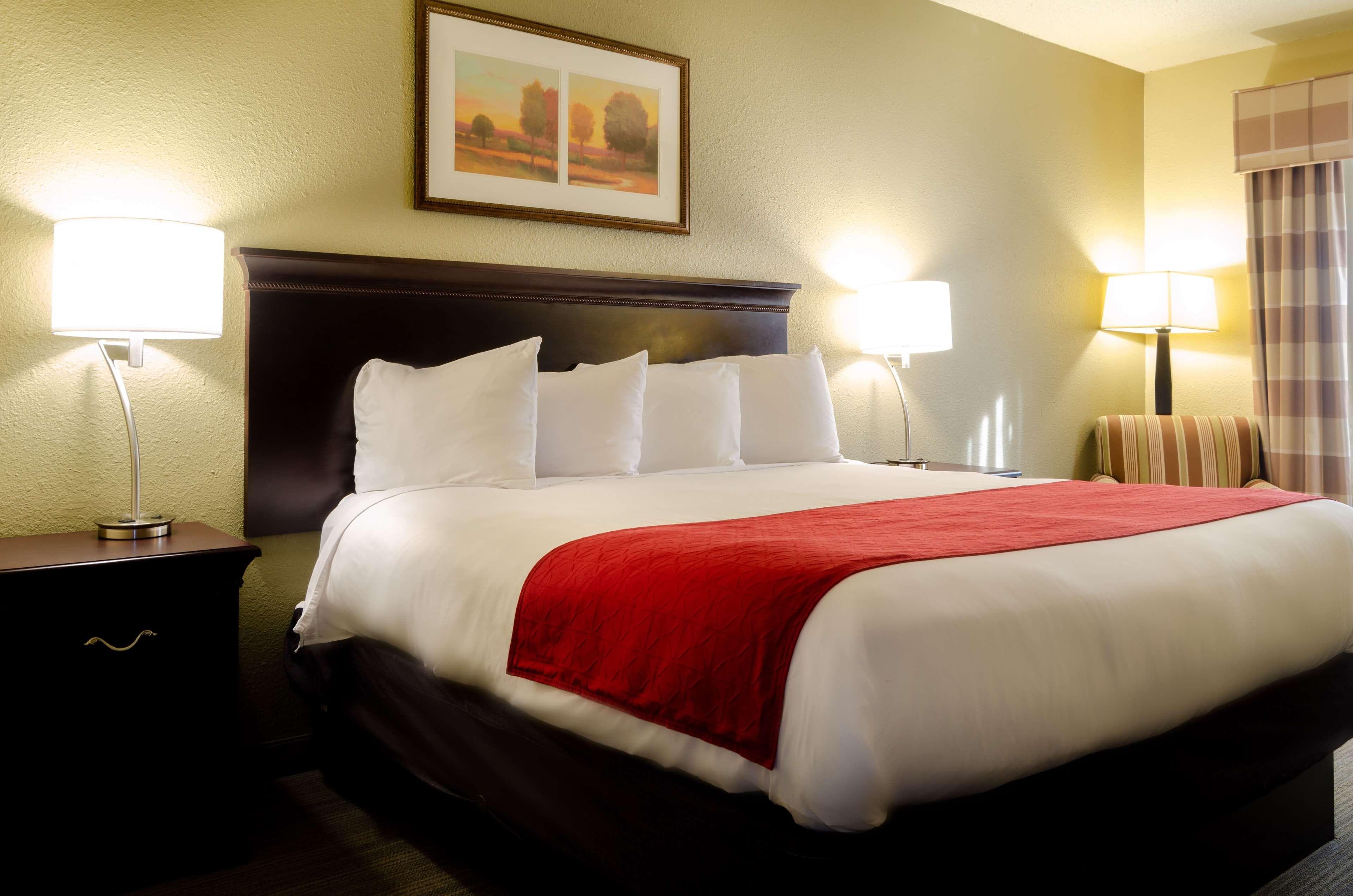Country Inn & Suites by Radisson, Tuscaloosa, AL - Image 3