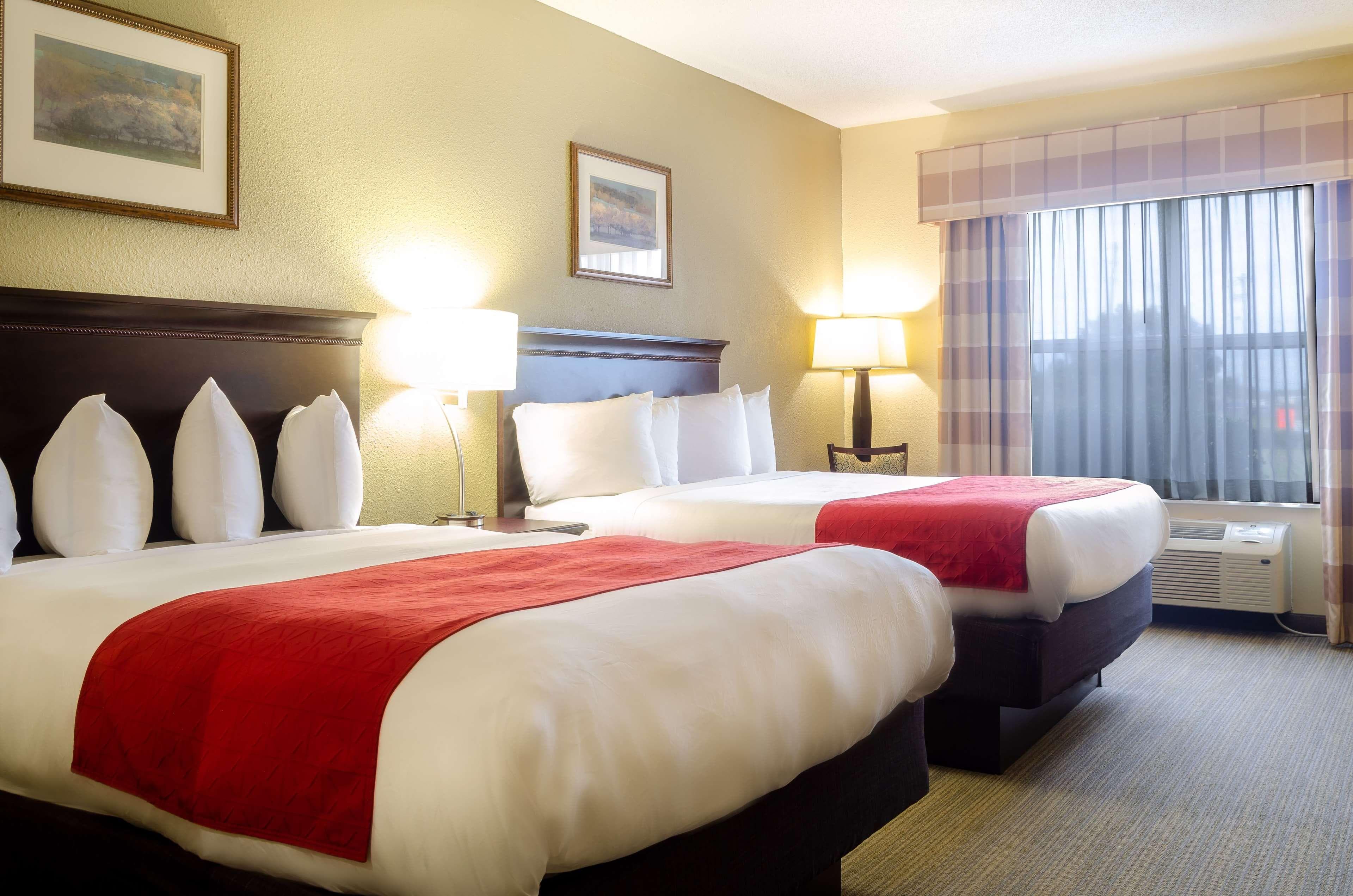 Country Inn & Suites by Radisson, Tuscaloosa, AL — 10