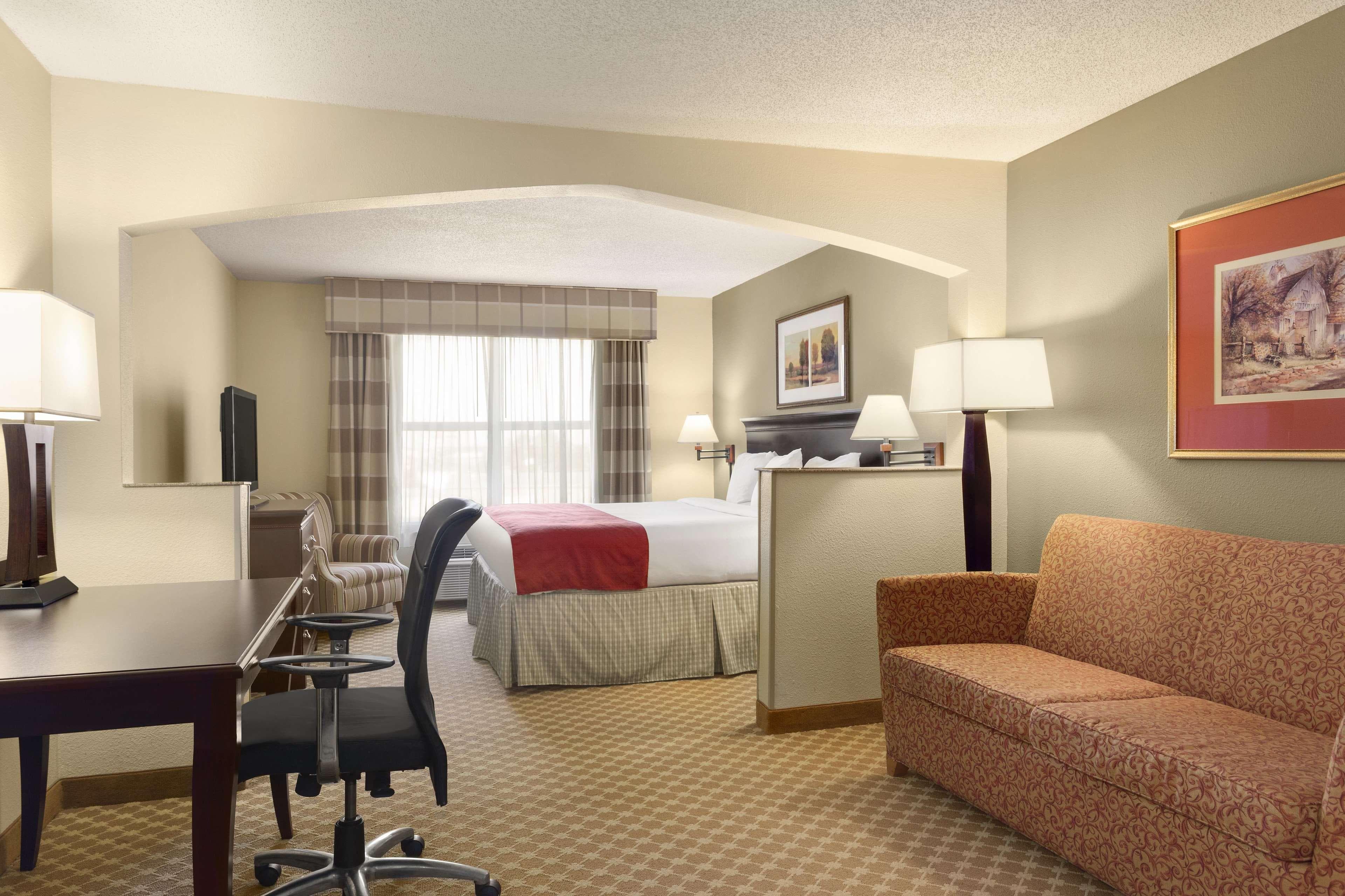 Country Inn & Suites by Radisson, Tuscaloosa, AL — 7