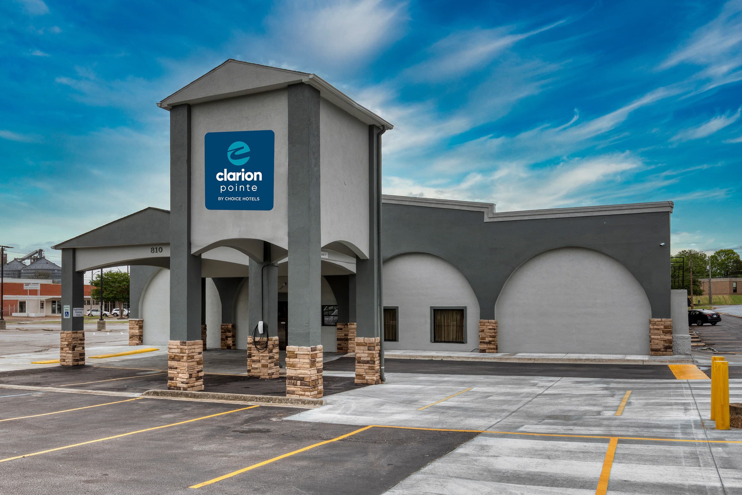 Clarion Pointe Decatur River City - Image 1