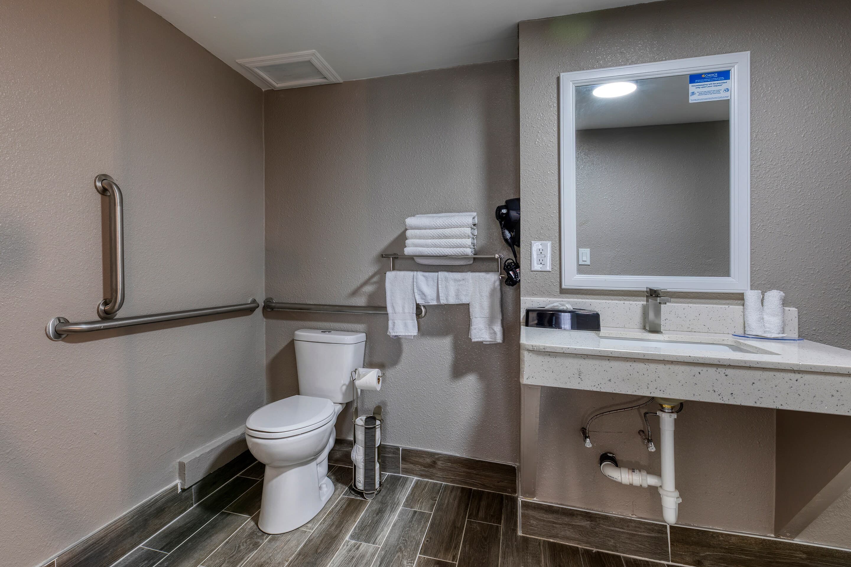 Clarion Pointe Decatur River City — 7