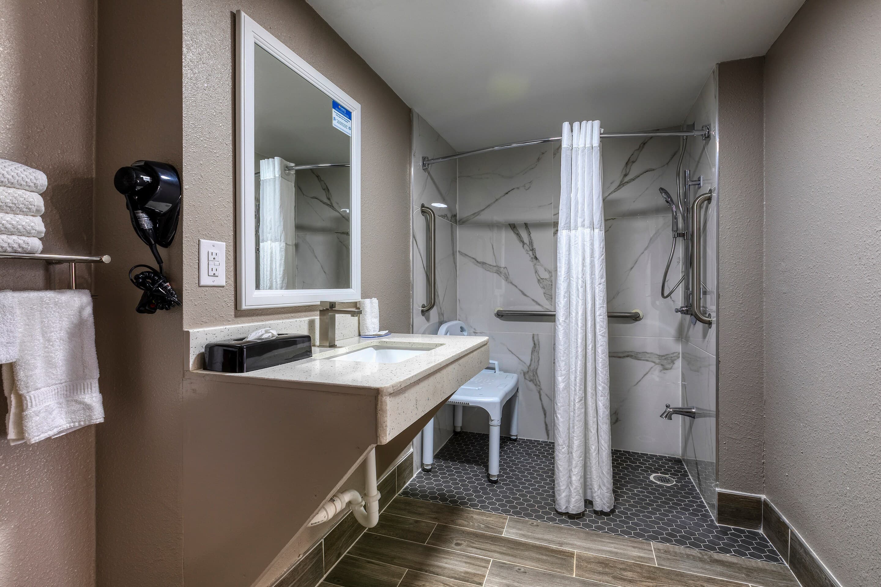 Clarion Pointe Decatur River City — 8