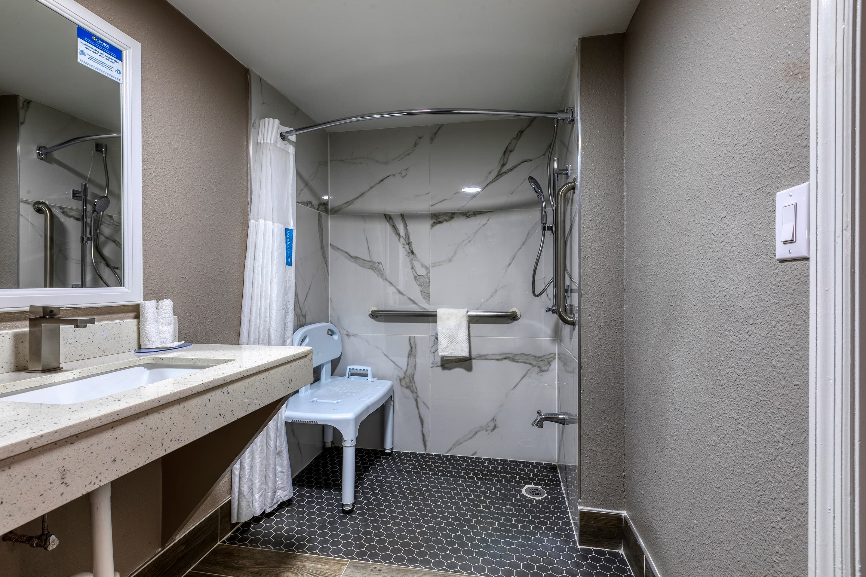 Clarion Pointe Decatur River City — 31