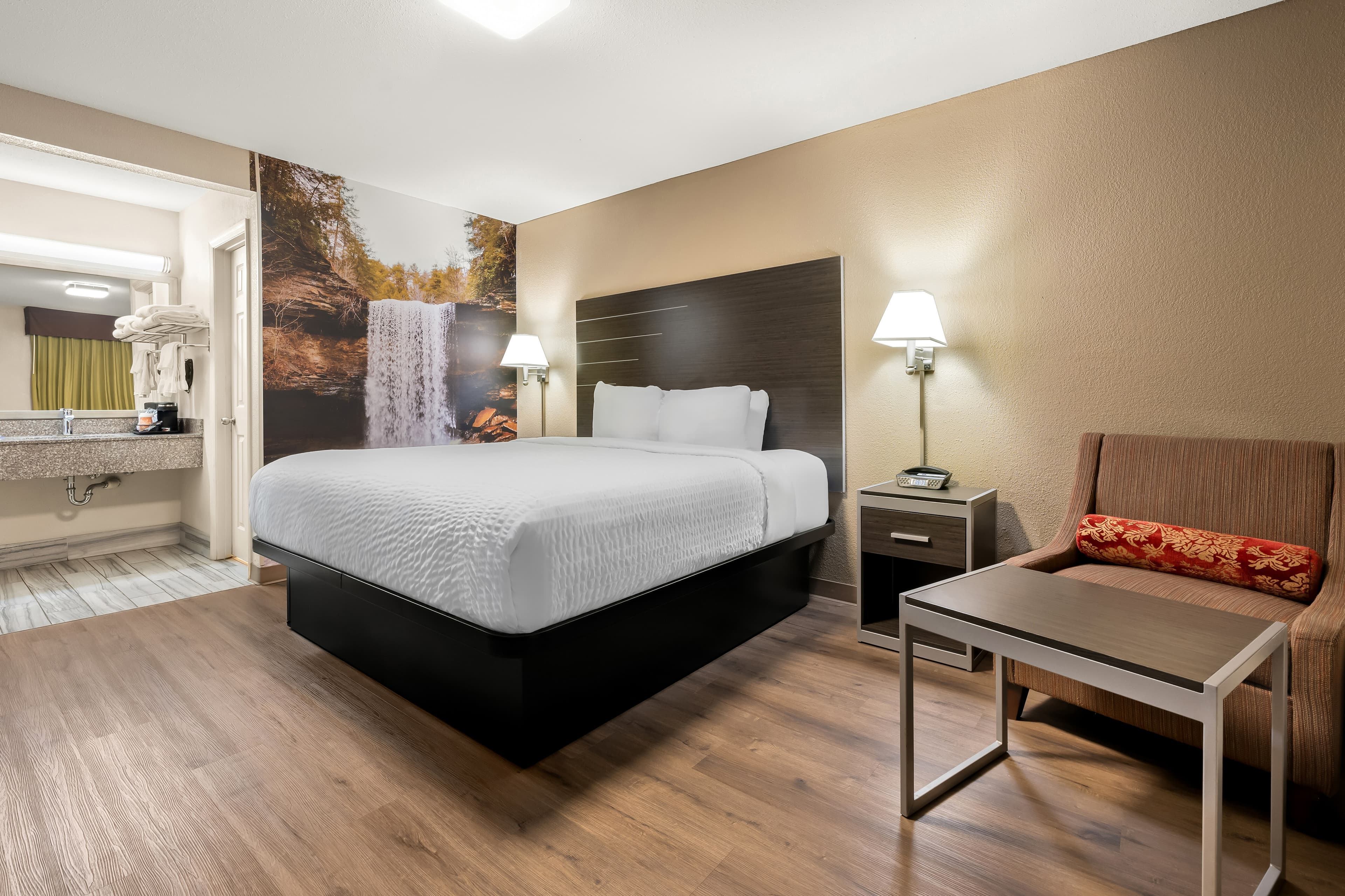 1 King Bed, Nonsmoking - Image 1