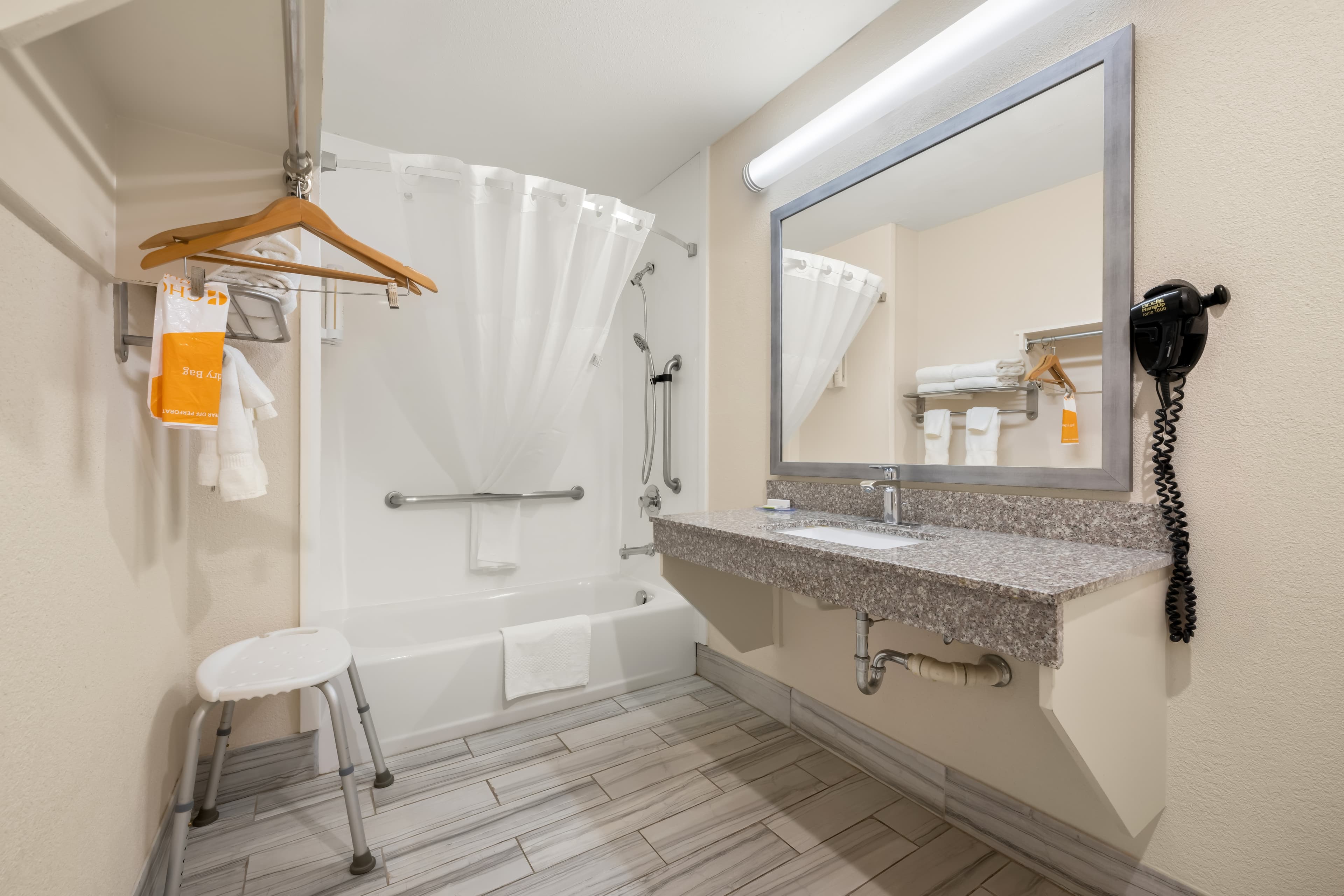 Clarion Pointe Athens I-65 — 28