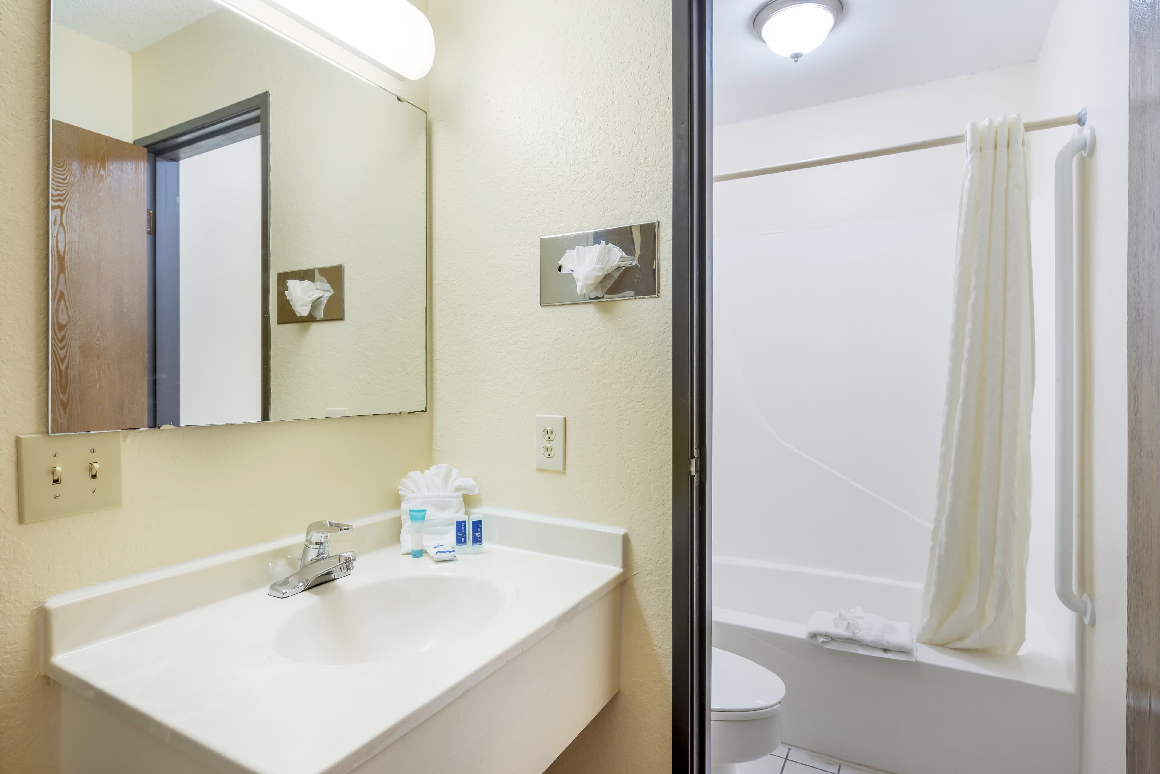 Rodeway Inn Benton — 6