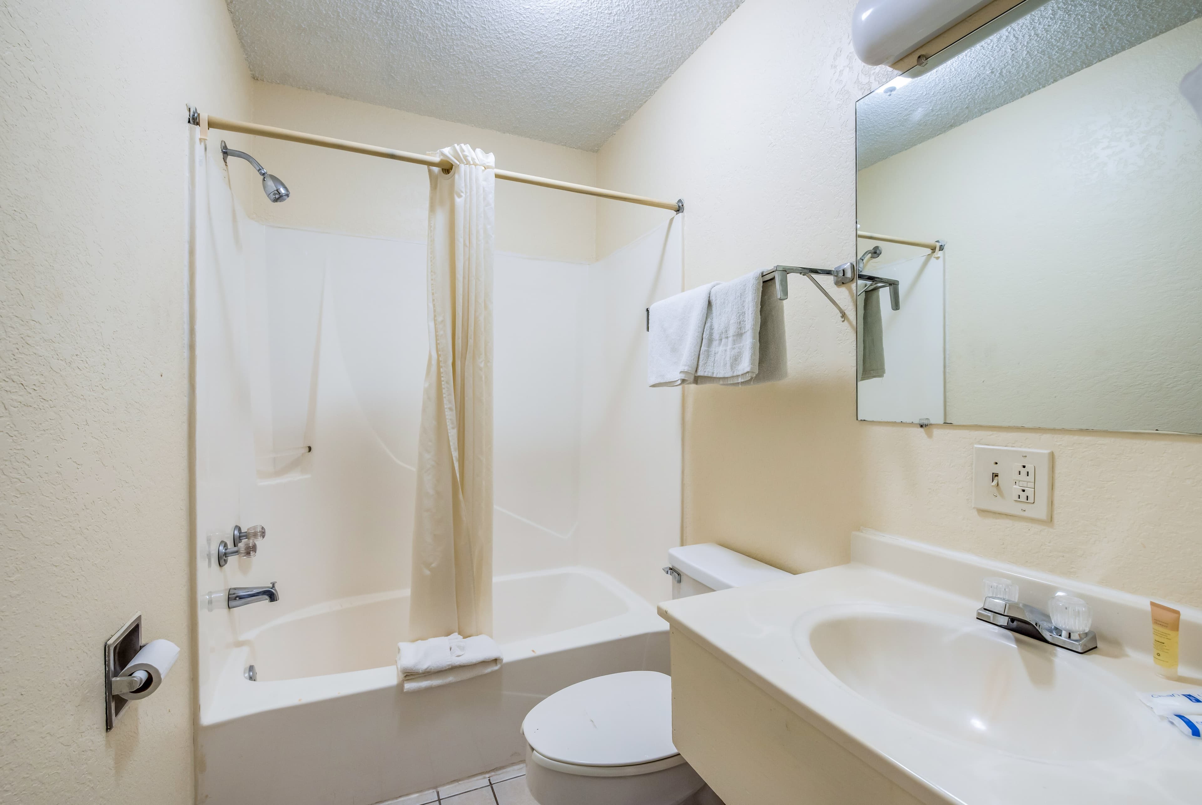 Rodeway Inn Benton — 16
