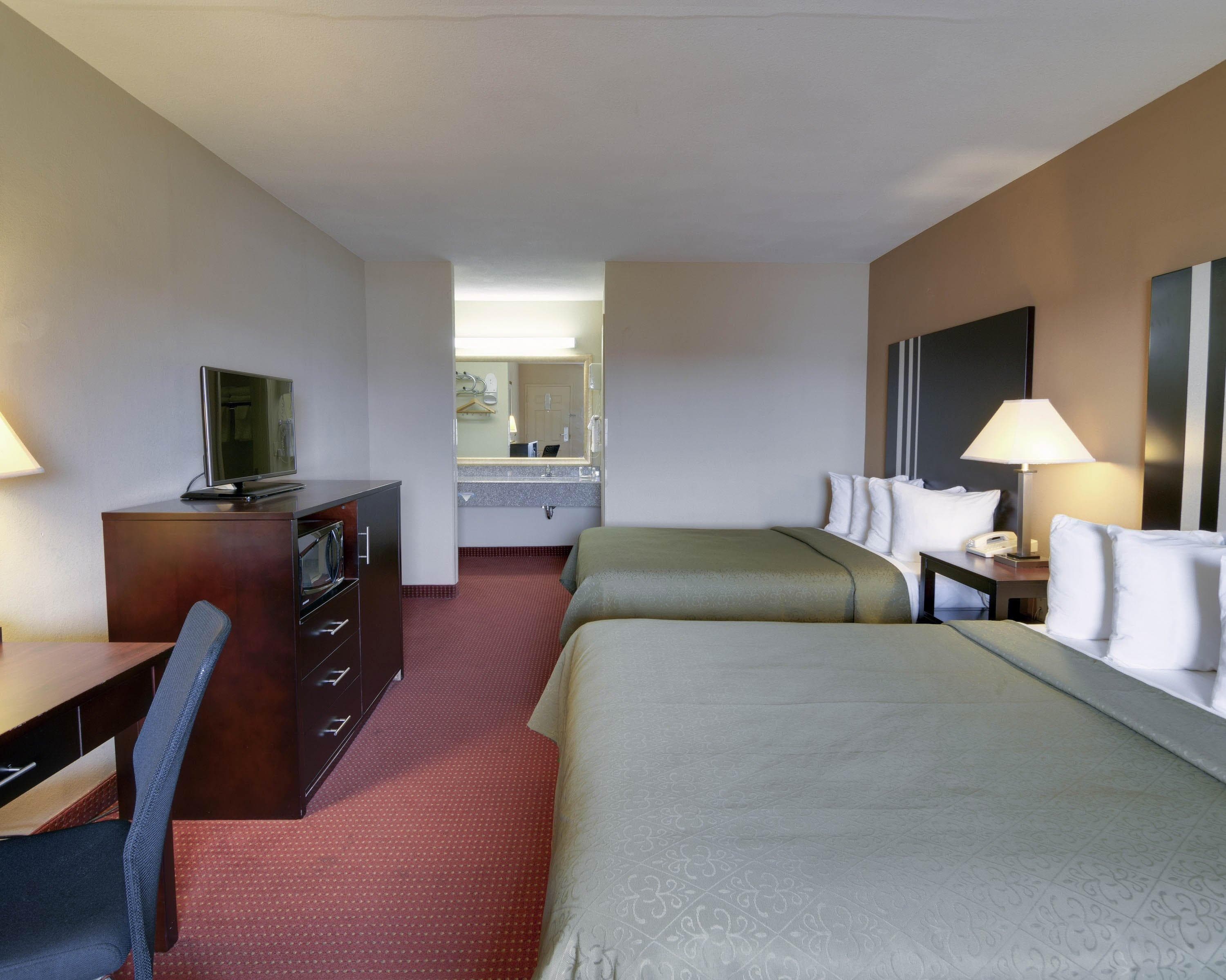 Quality Inn & Suites Clarksville — 12