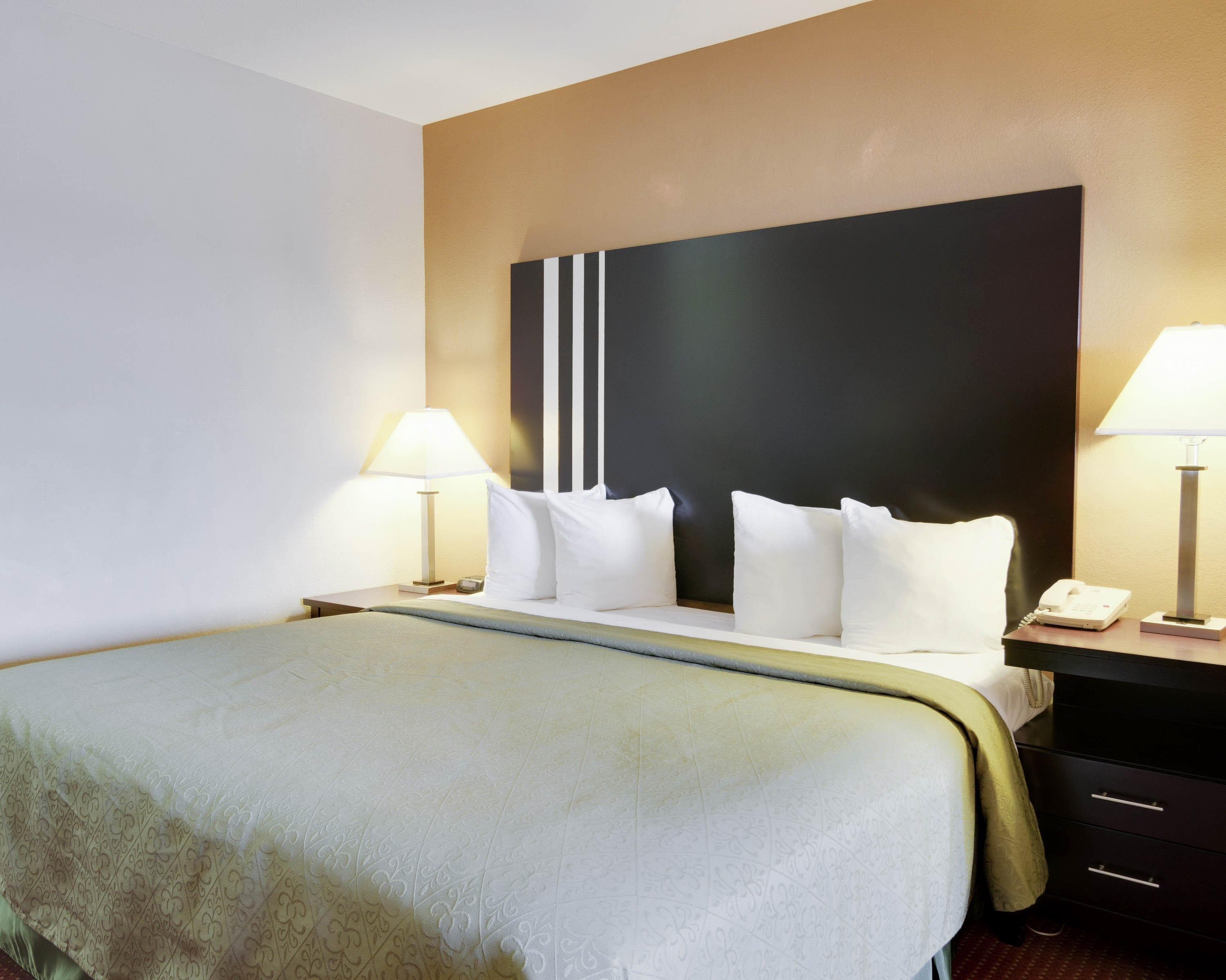 Quality Inn & Suites Clarksville — 14