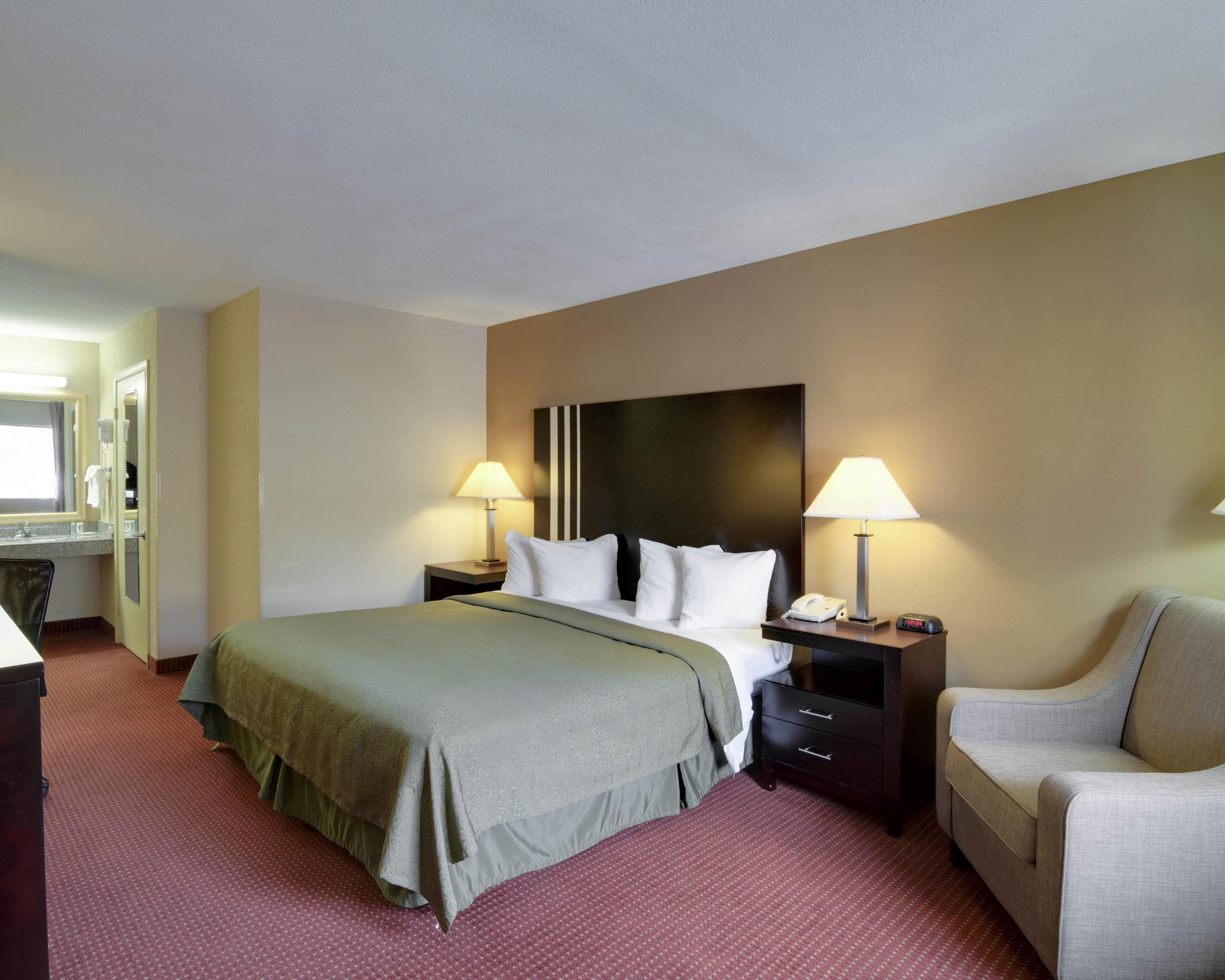 Quality Inn & Suites Clarksville - Image 2