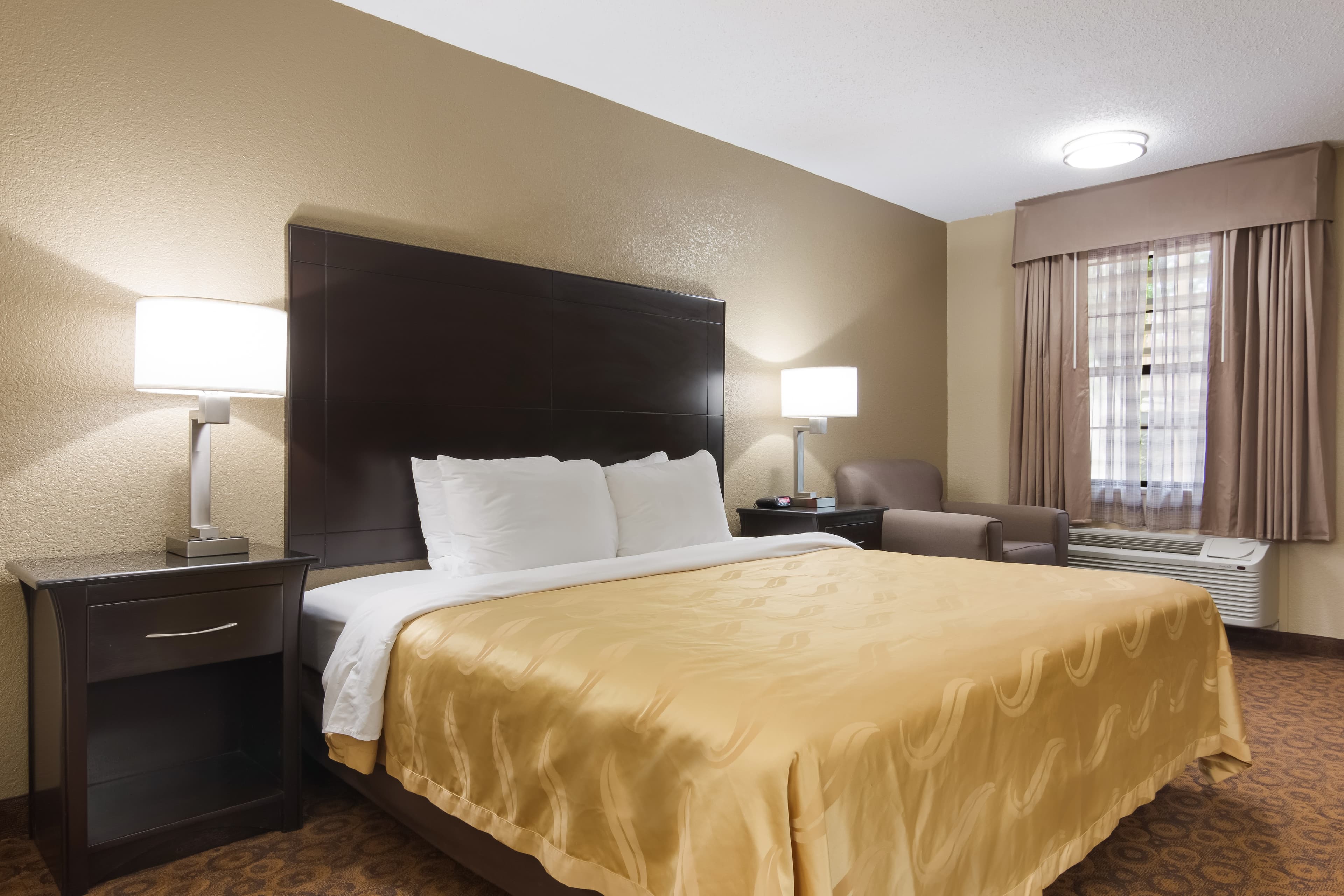 Quality Inn Magnolia - Image 3