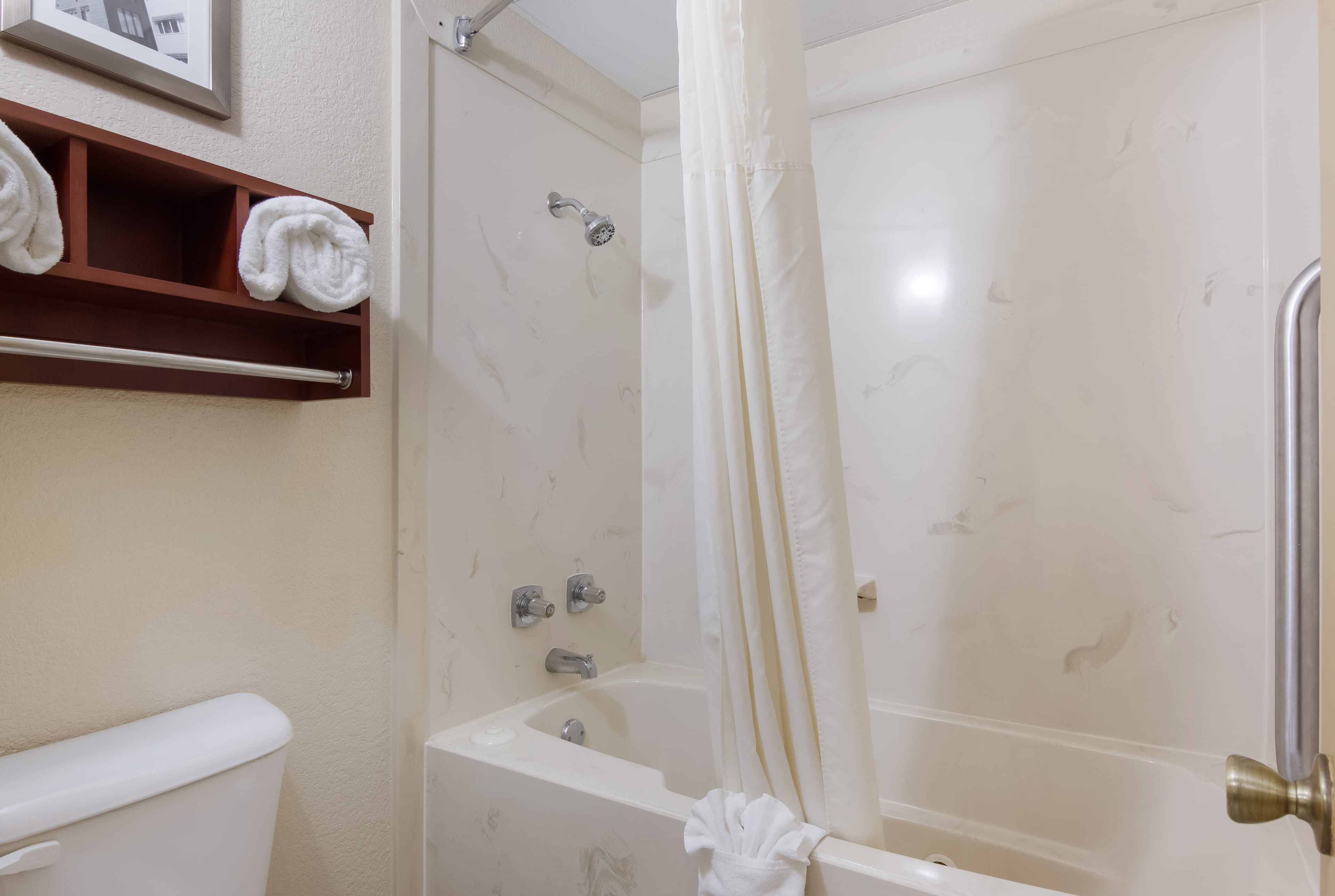 Quality Inn Magnolia - Image 5