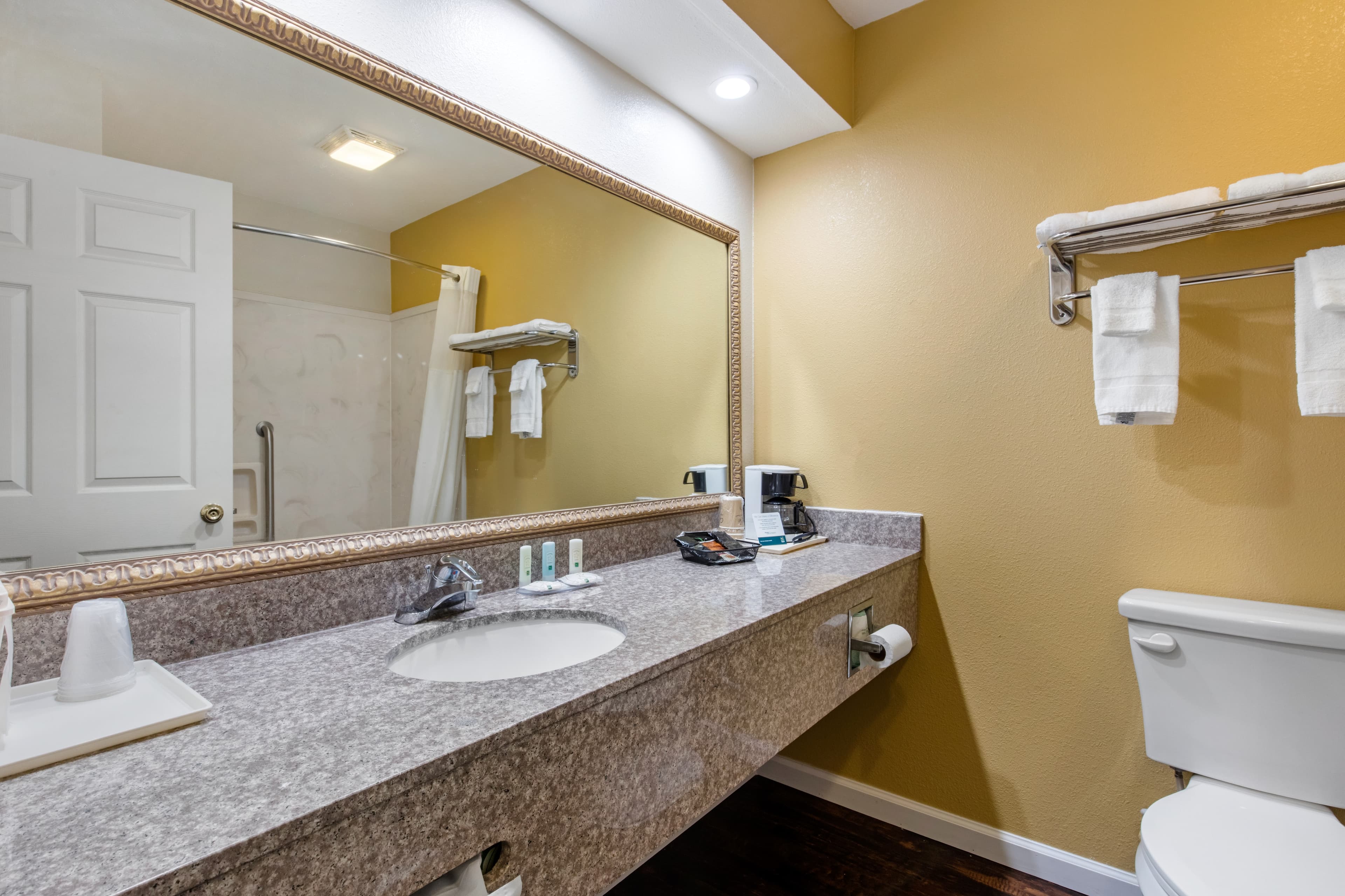 Quality Inn West Memphis I-40 — 11