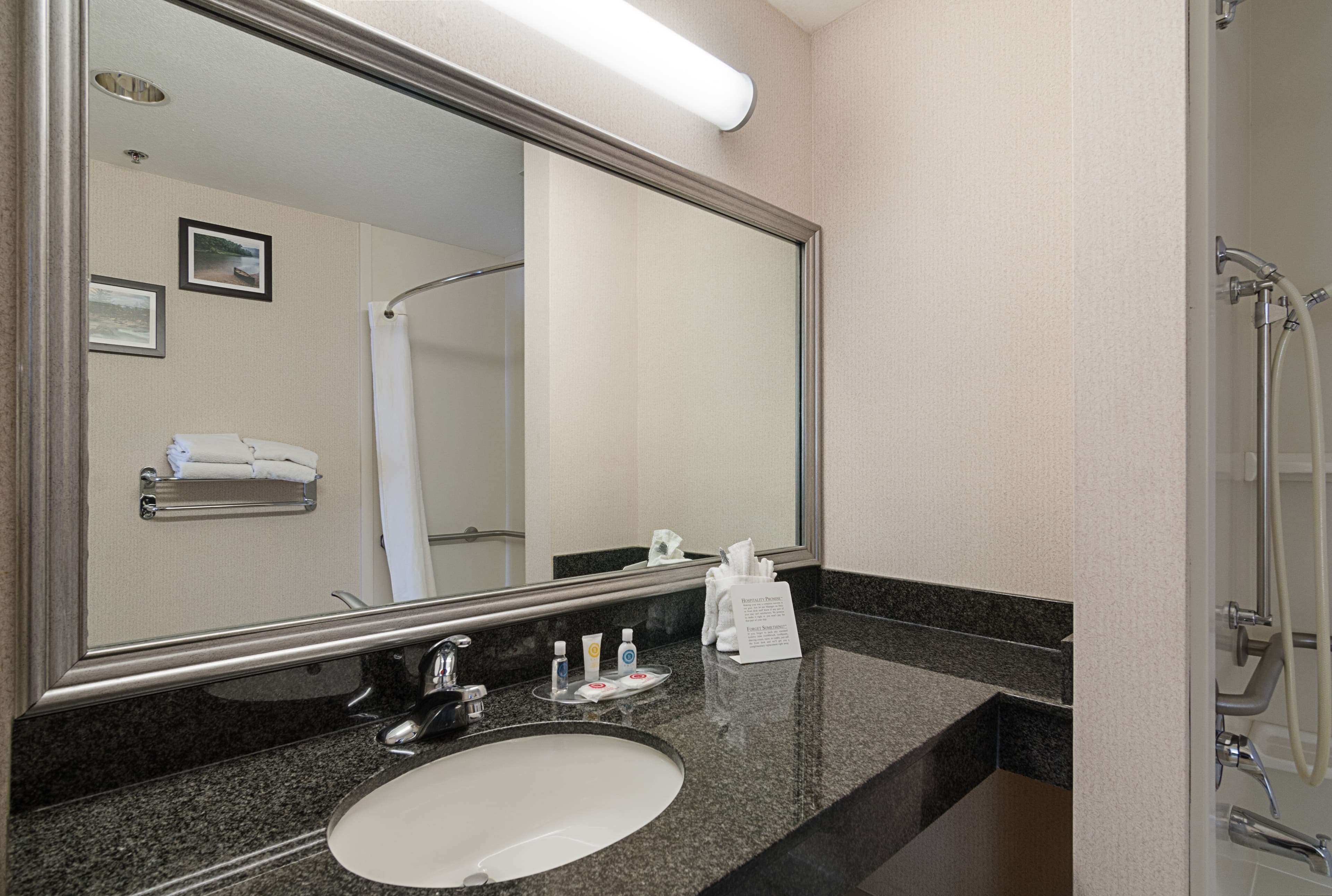 Quality Suites Springdale West I-49 - Image 3