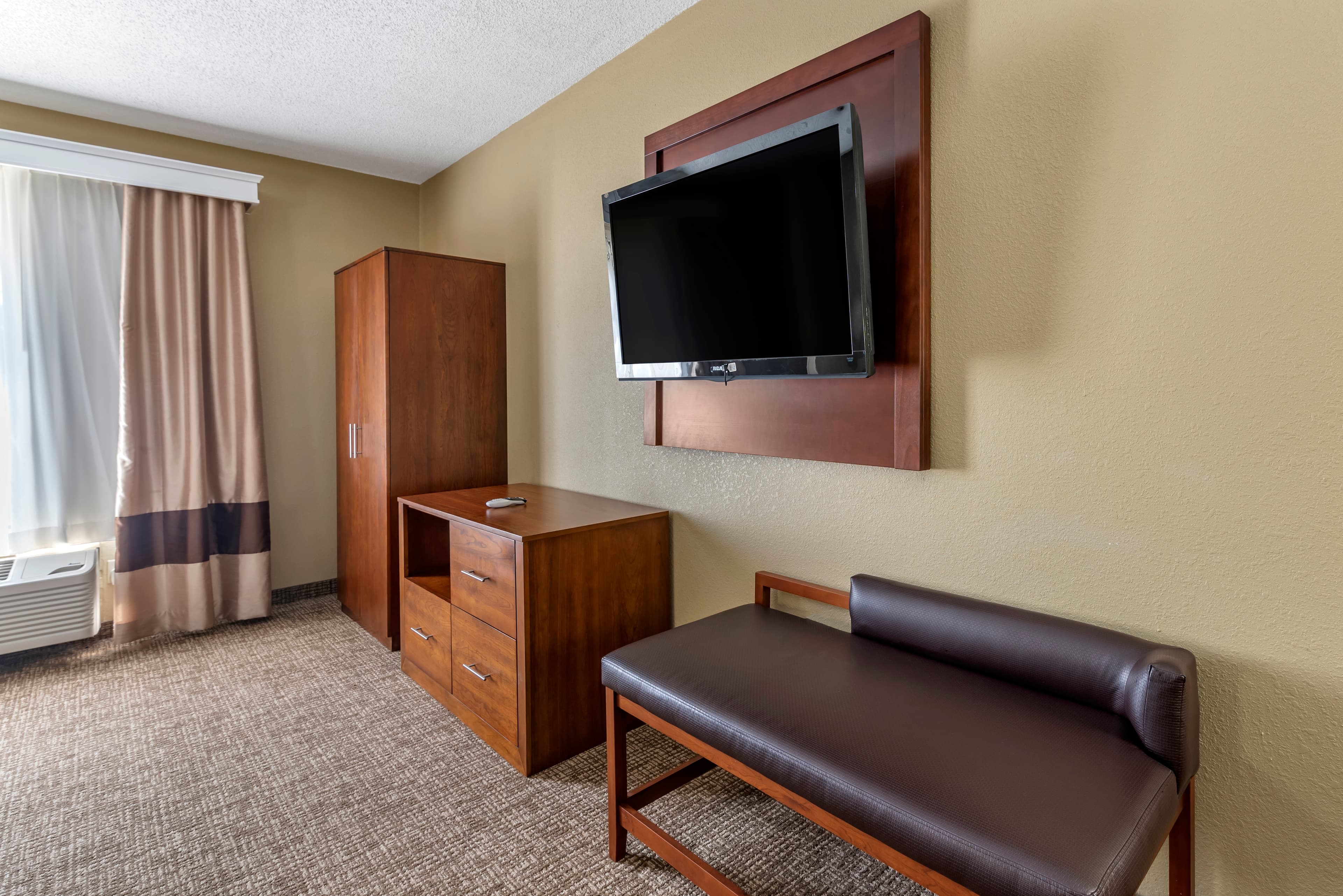 Comfort Inn & Suites El Dorado — 6