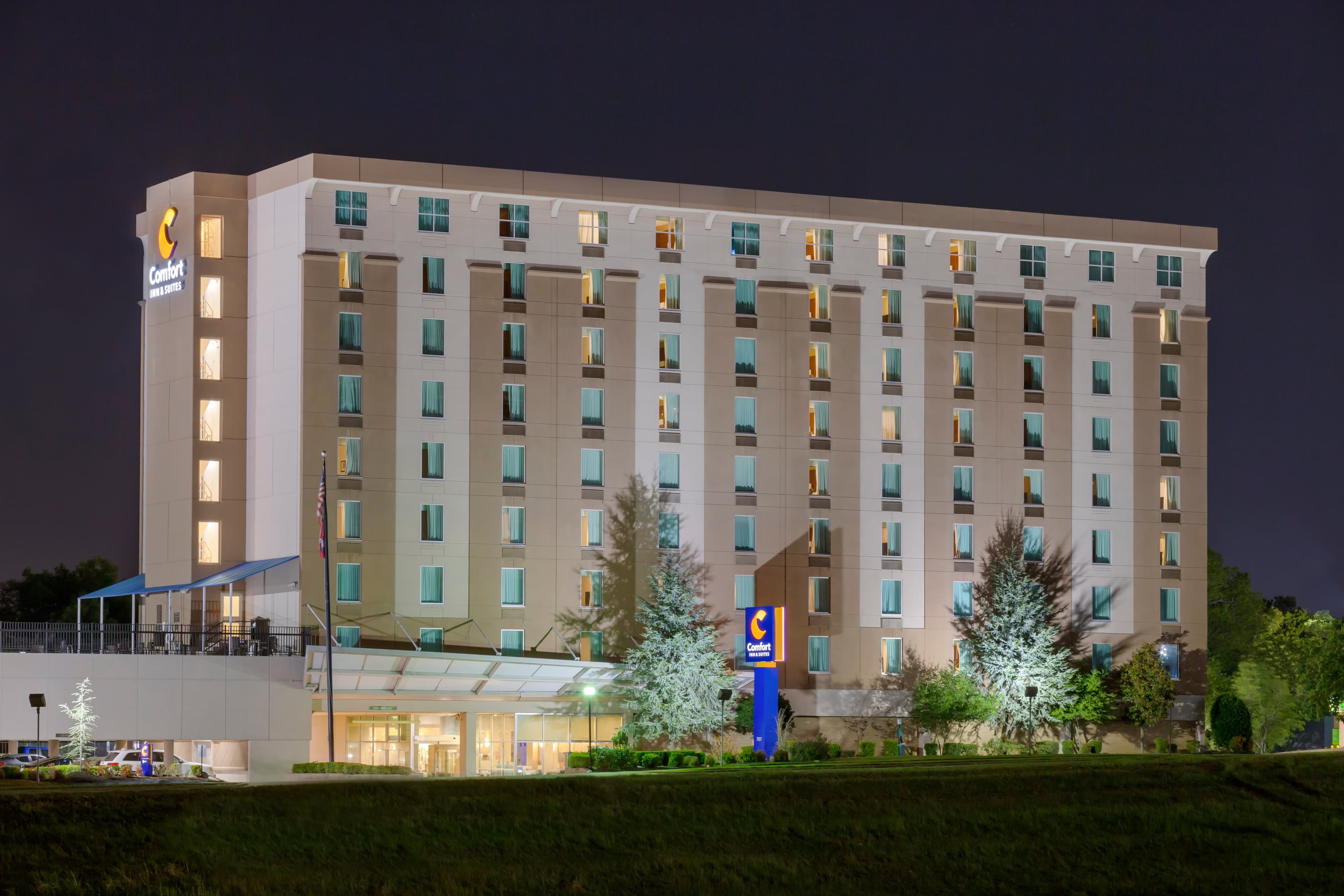 Comfort Inn & Suites Presidential - Image 1