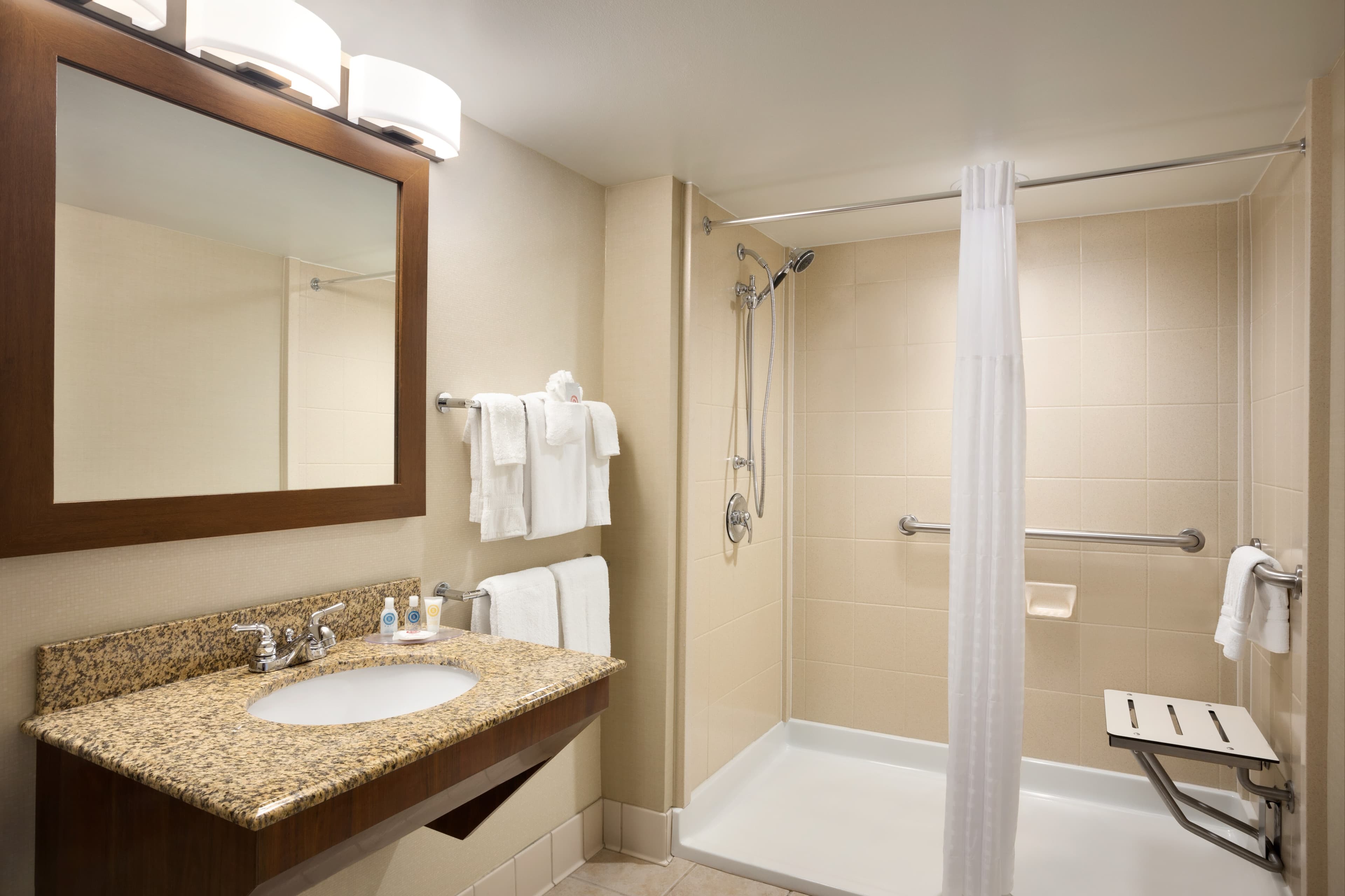 Comfort Inn & Suites Presidential - Image 5