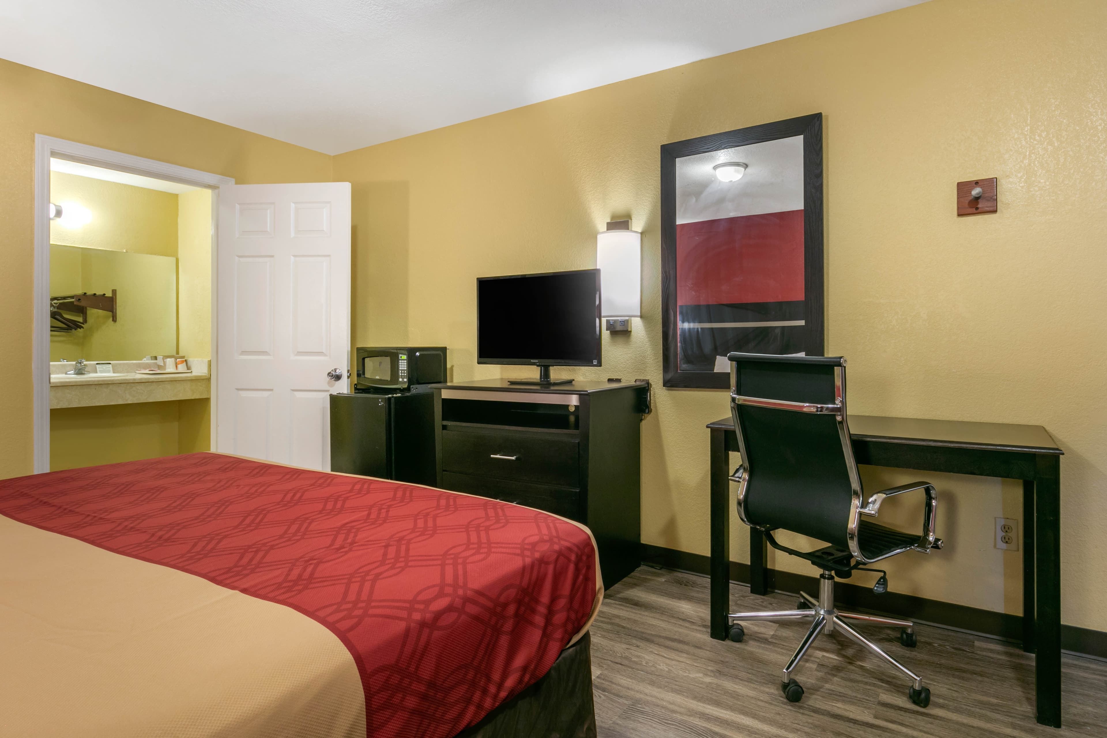 Econo Lodge Jonesboro — 8