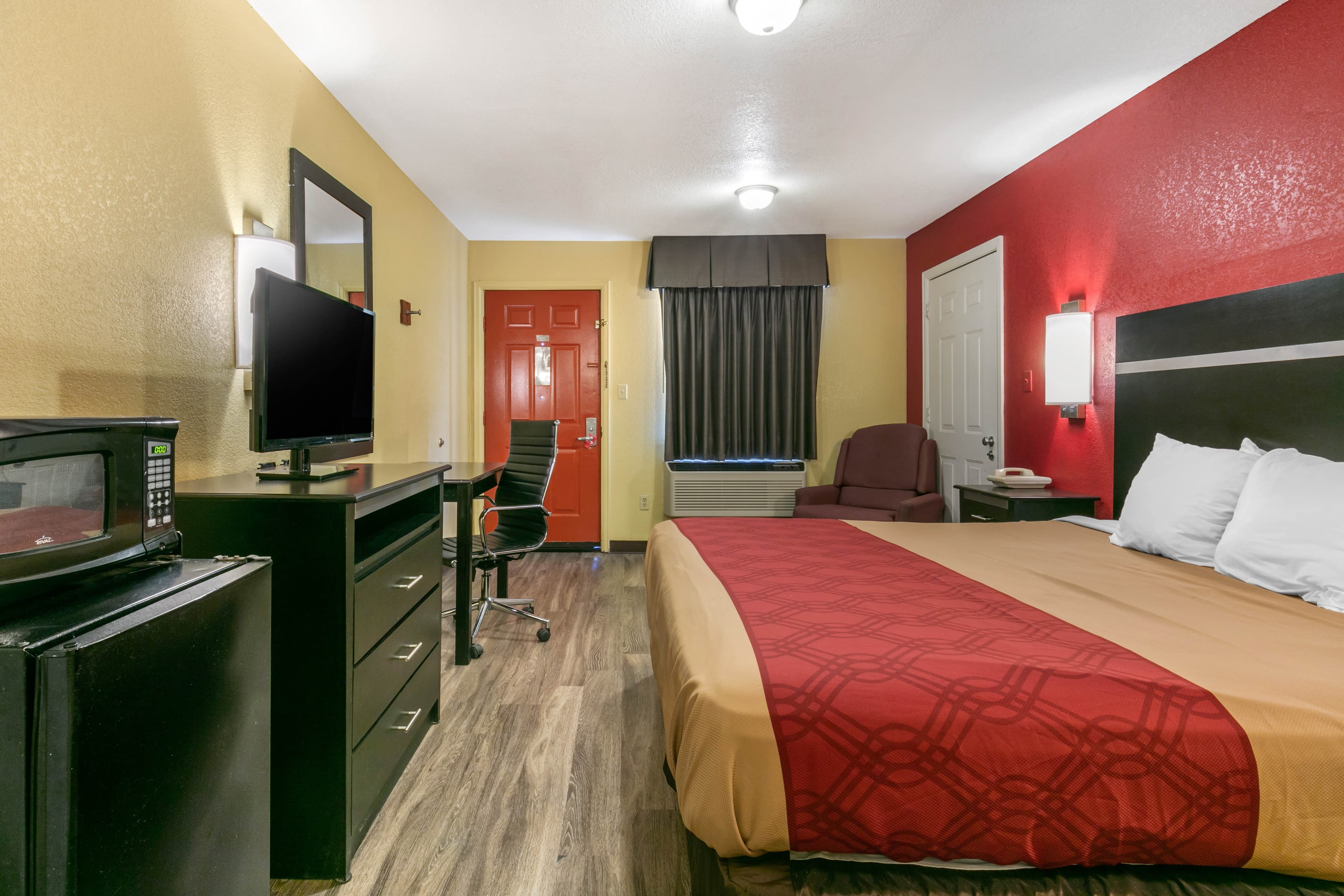 Econo Lodge Jonesboro — 9