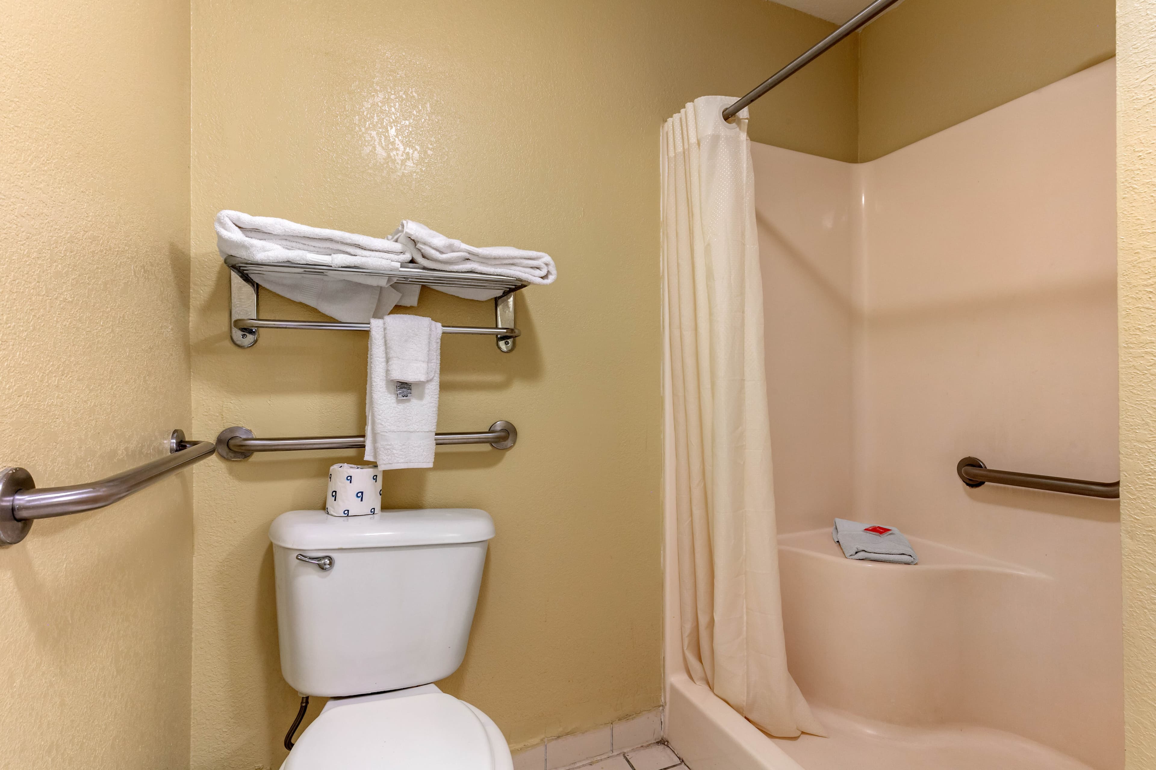 Econo Lodge Jonesboro — 11