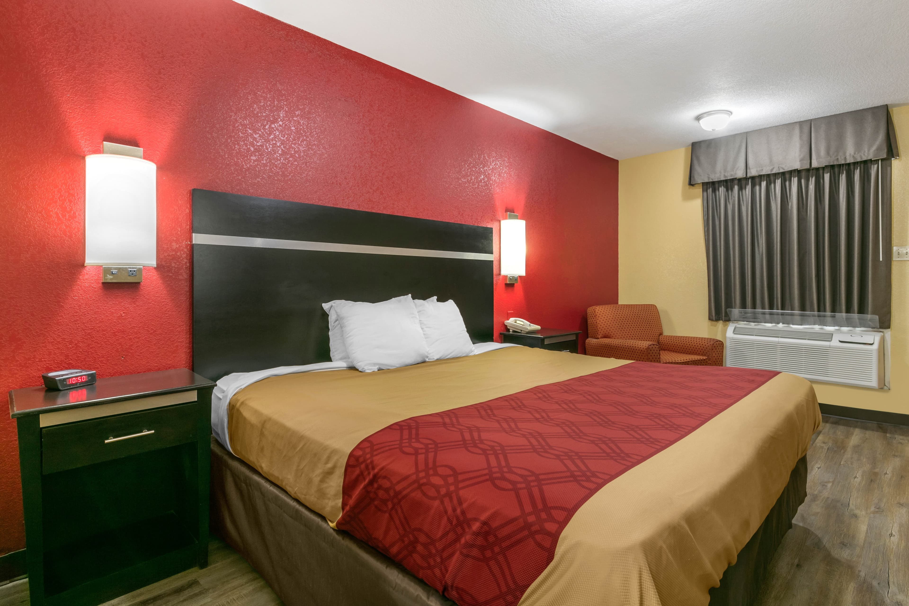 Econo Lodge Jonesboro — 14