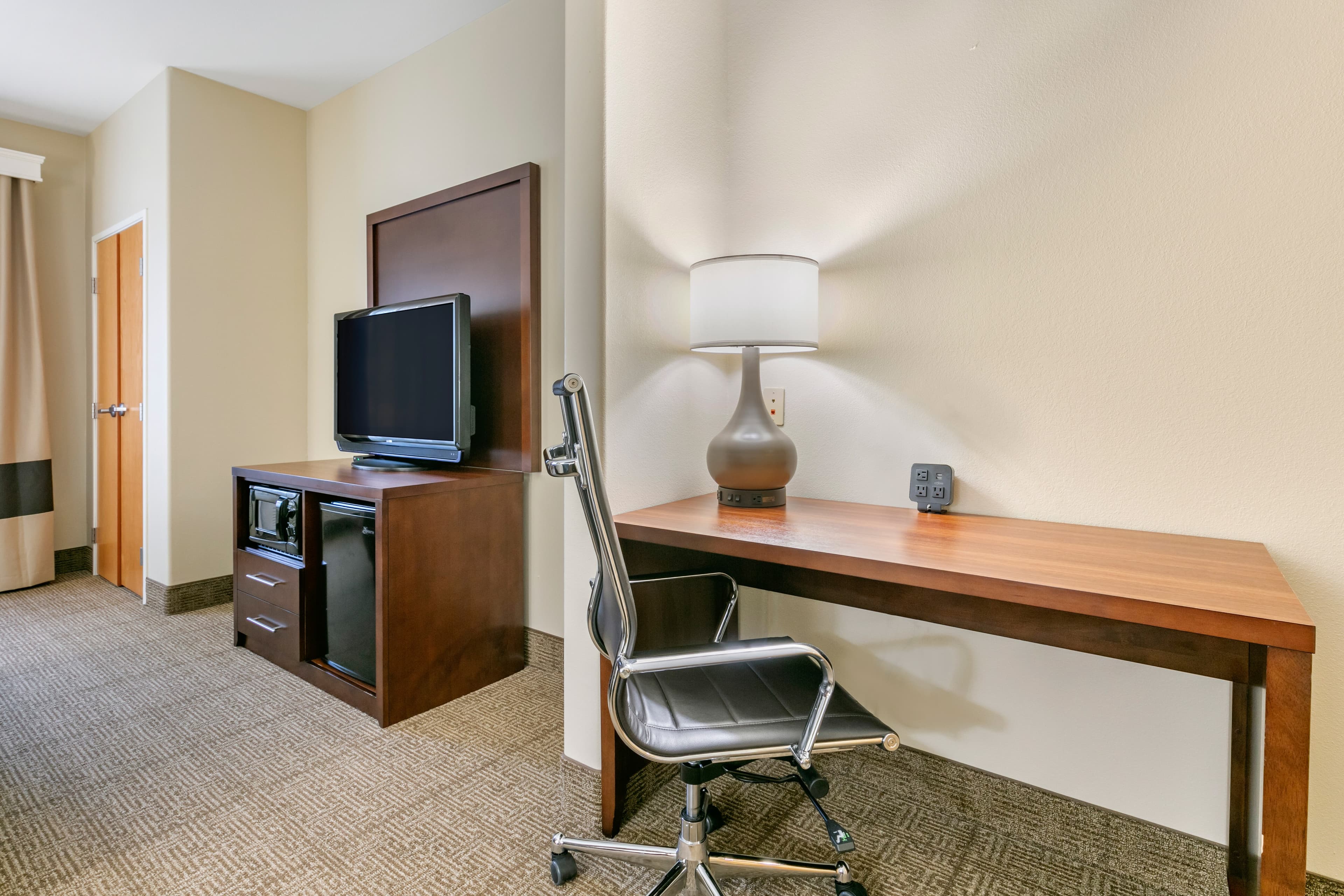 Comfort Suites Batesville - Image 3