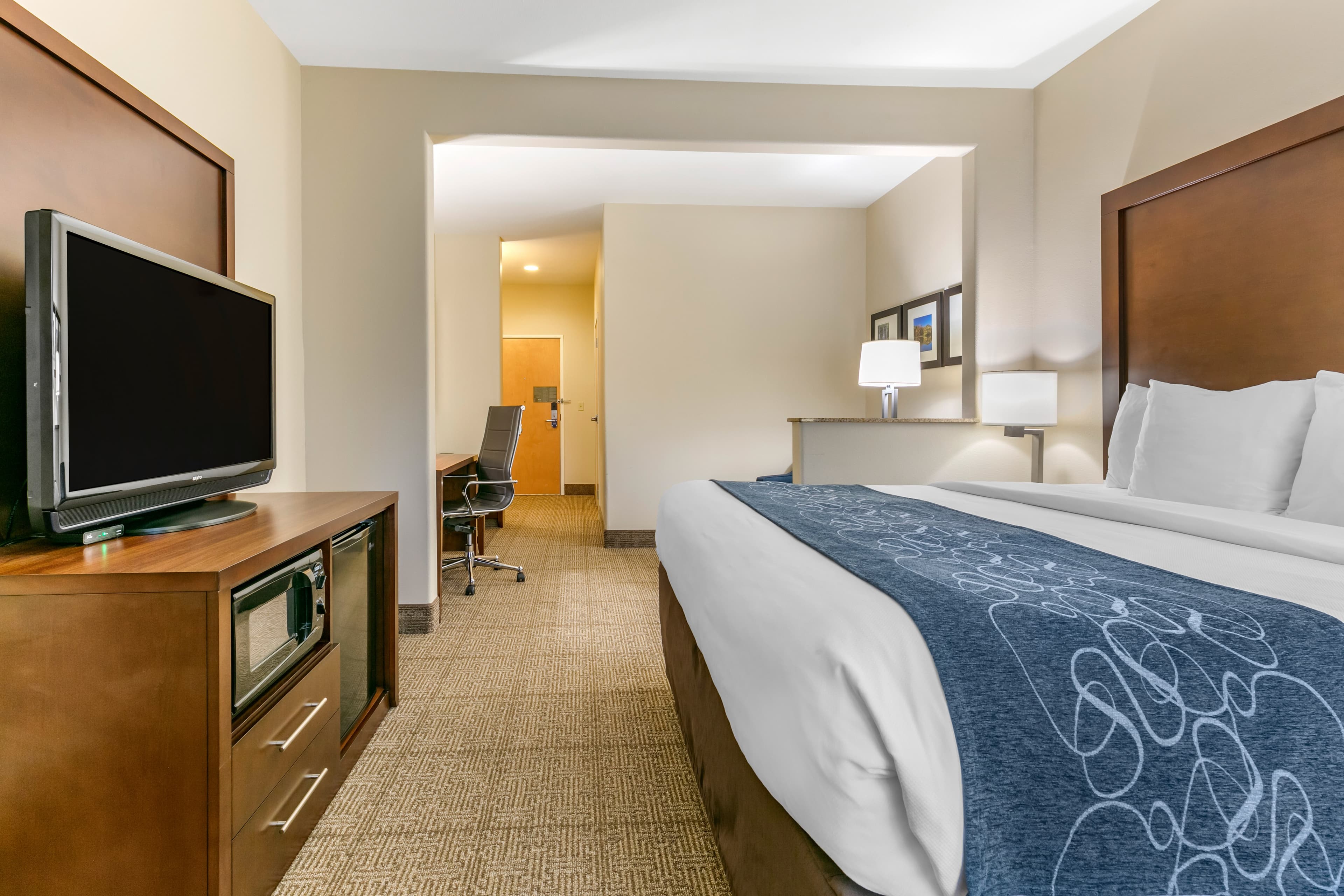 Comfort Suites Batesville - Image 4